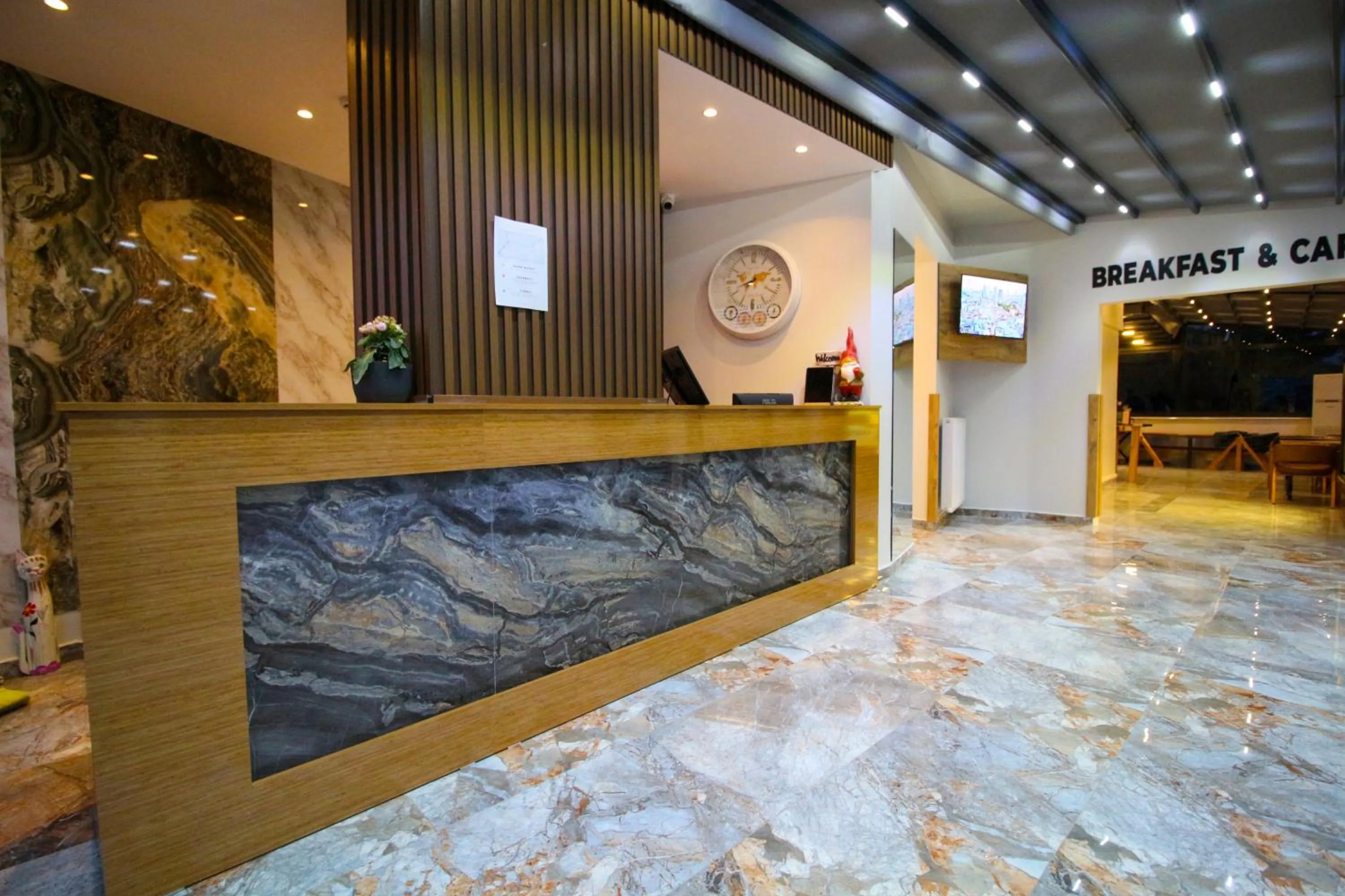 Lobby or reception in Kaya Hotel SAW