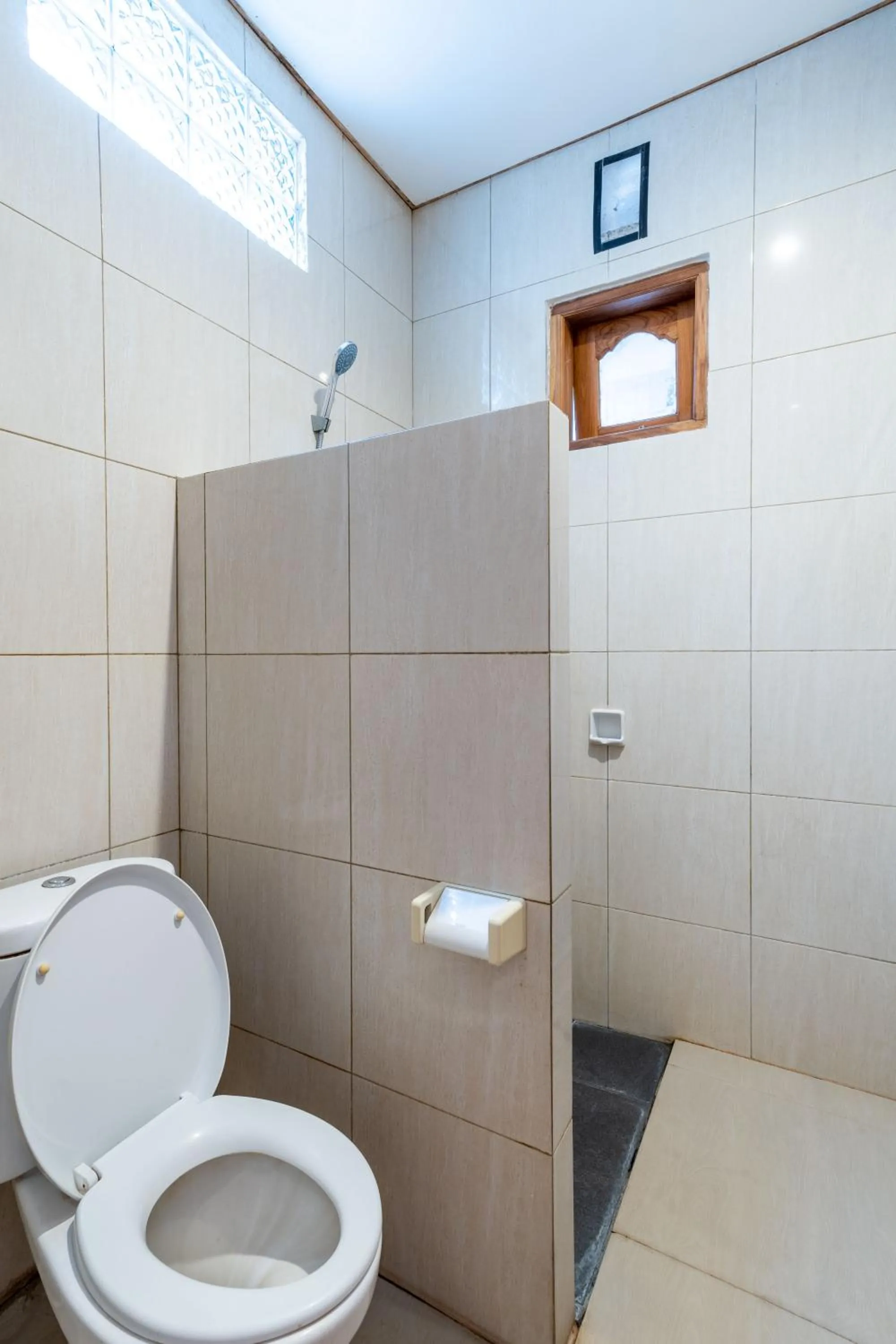 Shower in Suarsena House Ubud