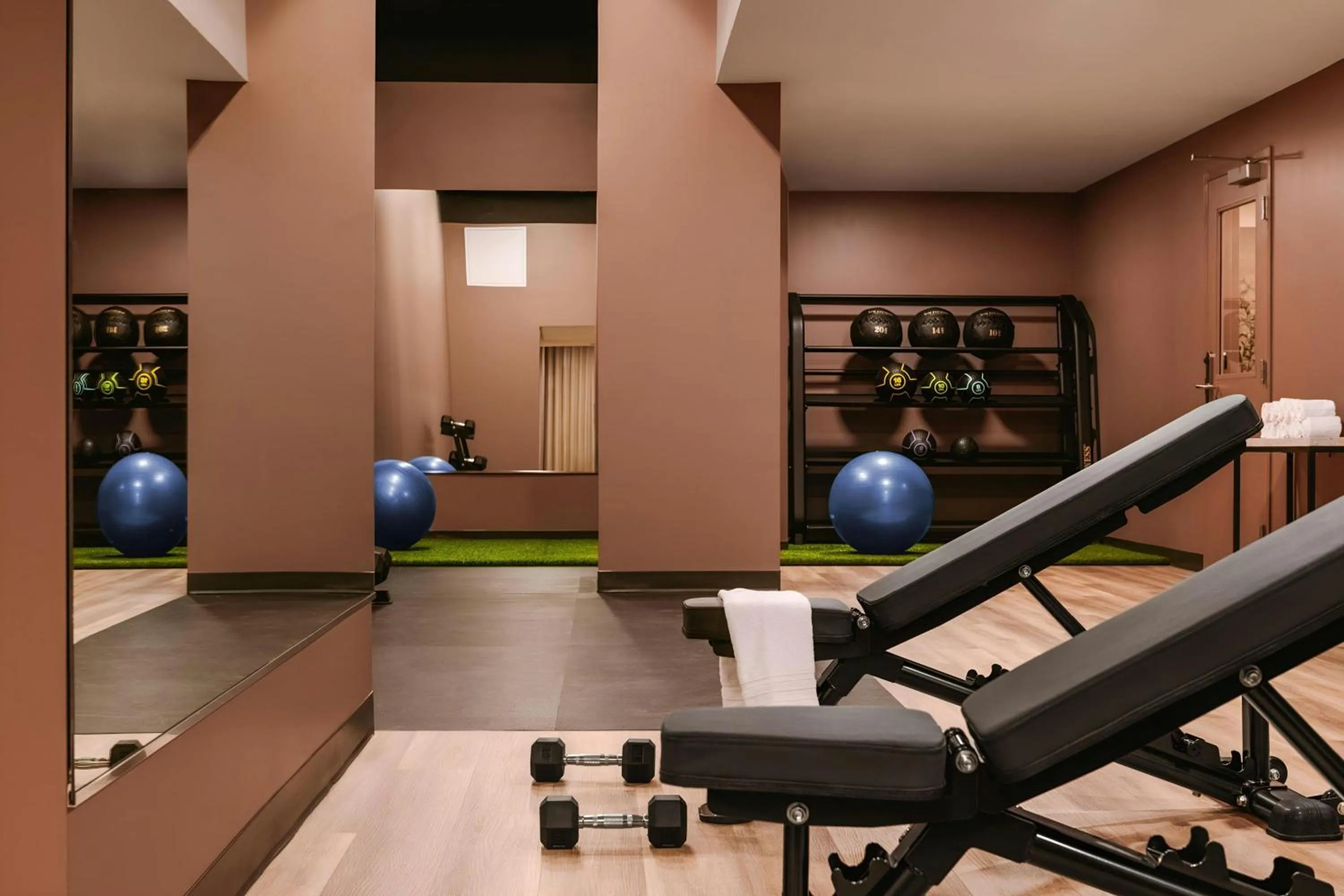Fitness centre/facilities in Sonder by Marriott Bonvoy Arlo Apartments Downtown