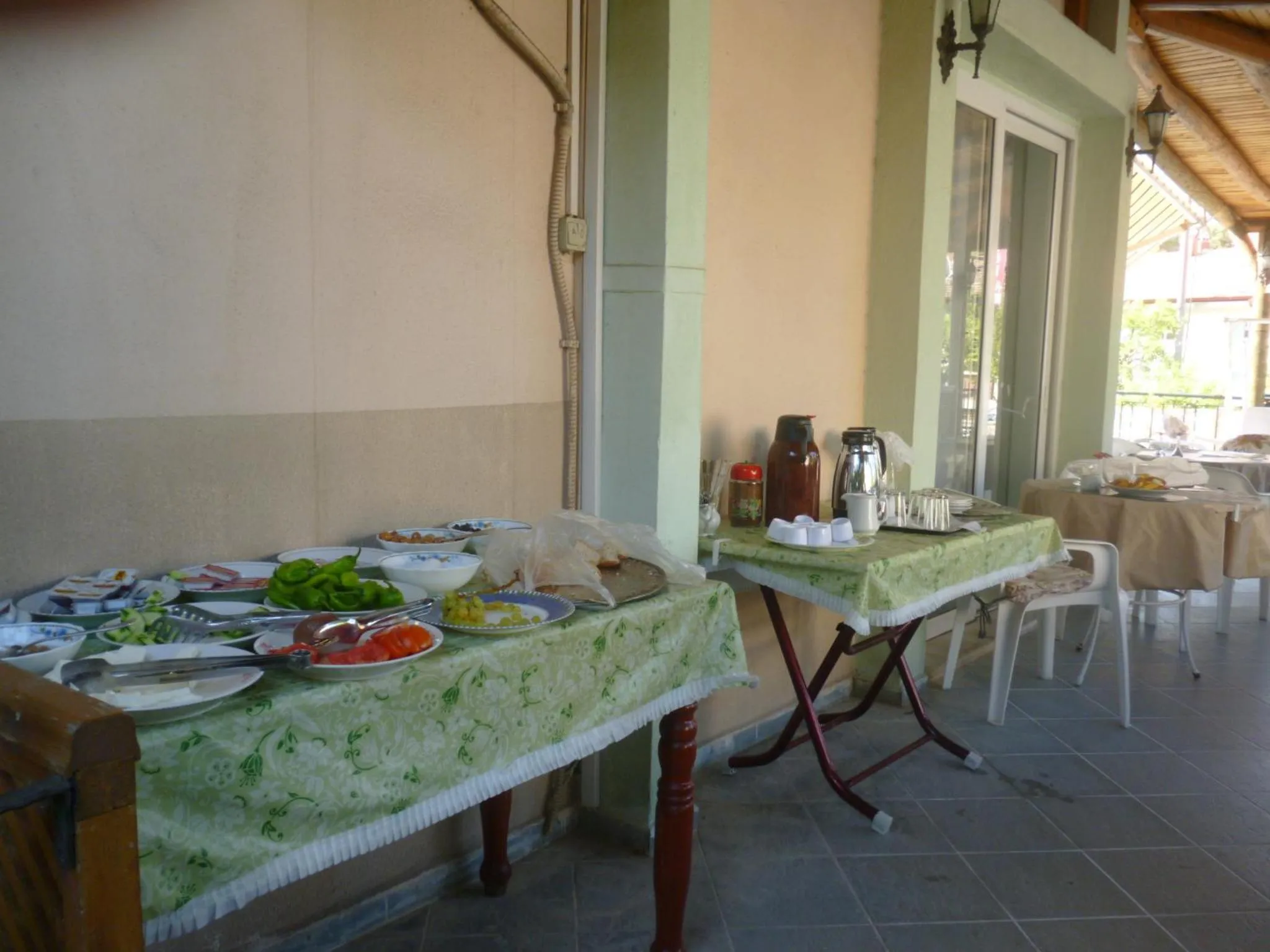 Food and drinks in Cicek Hotel & Apartments