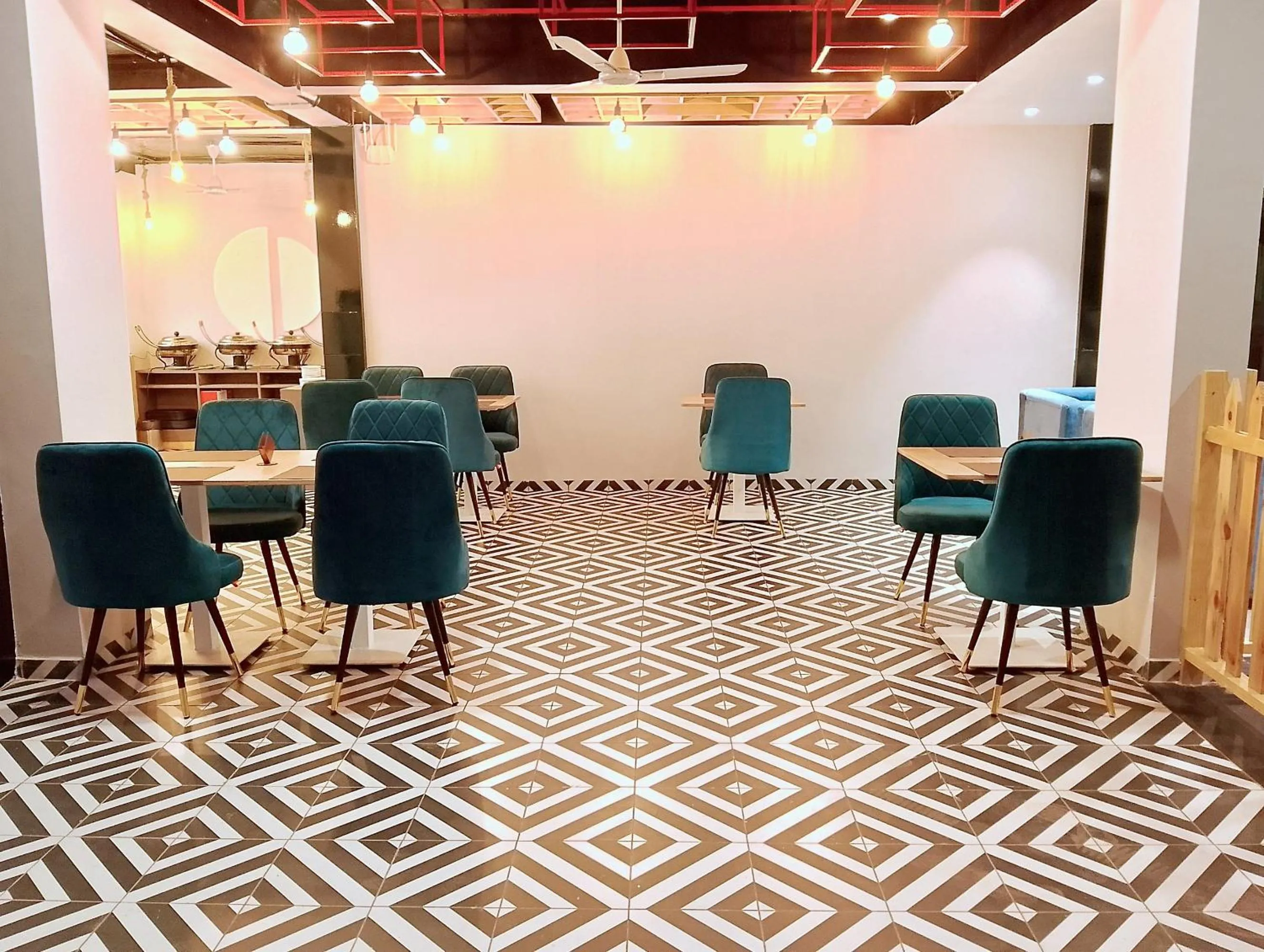 Restaurant/places to eat in Skon Baga Bliss Hotel by Orion Hotels