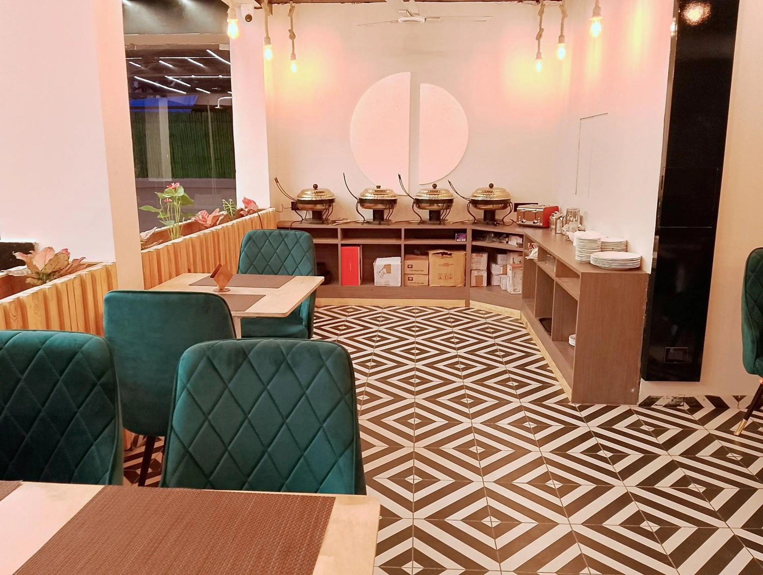 Restaurant/places to eat in Skon Baga Bliss Hotel by Orion Hotels