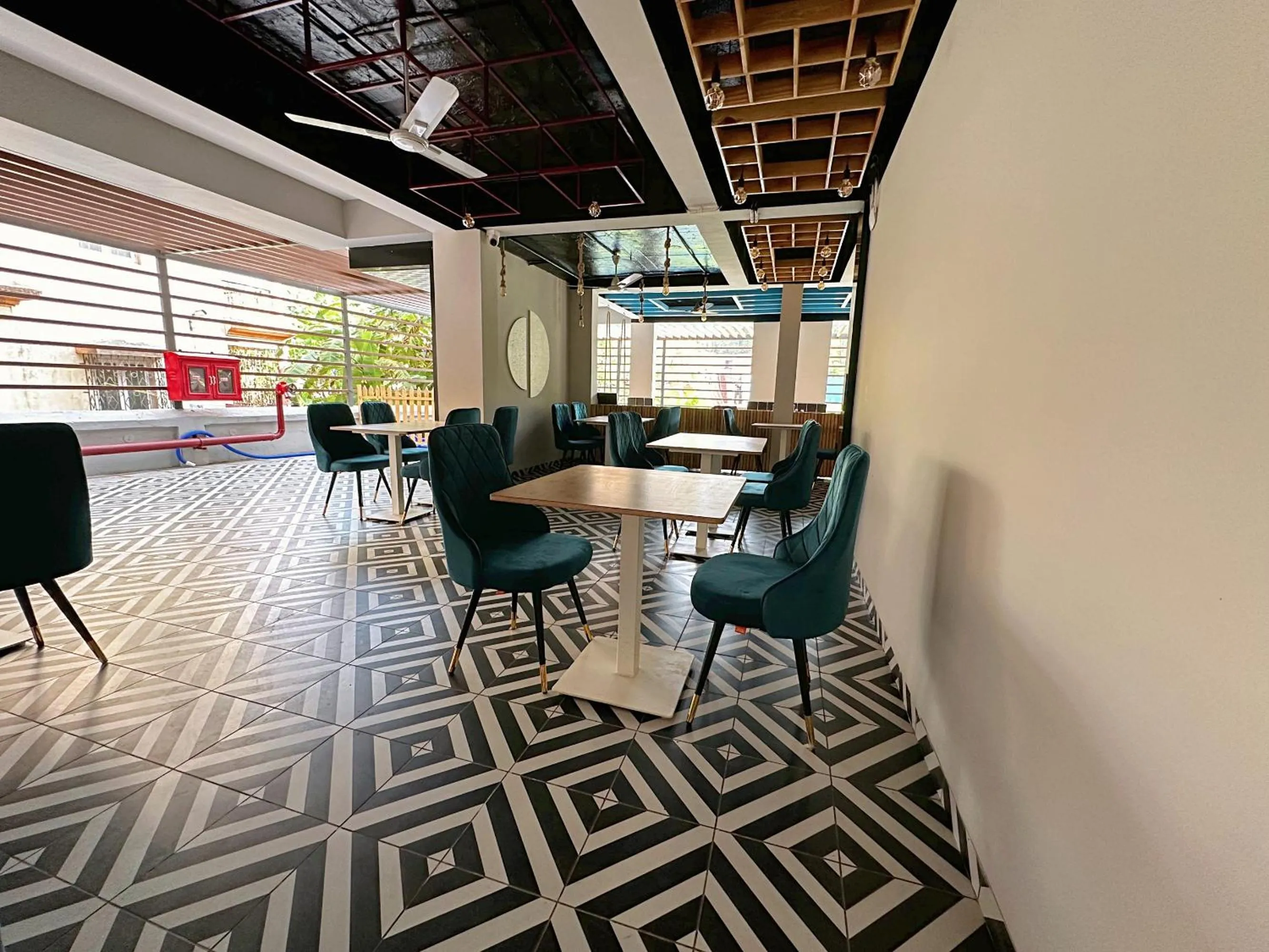 Restaurant/places to eat in Skon Baga Bliss Hotel by Orion Hotels