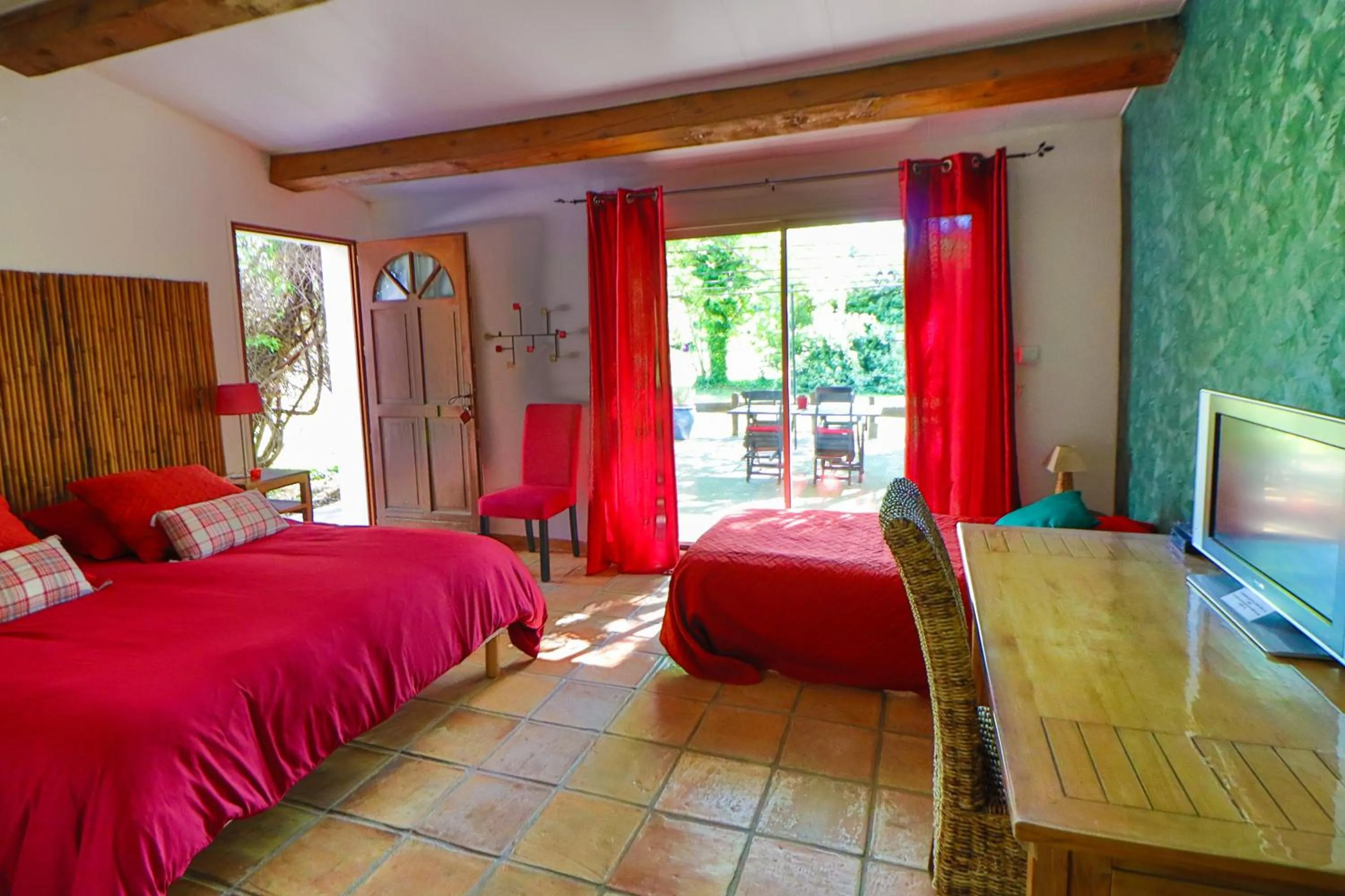 View (from property/room), Bed in Le Mas de Bertagne