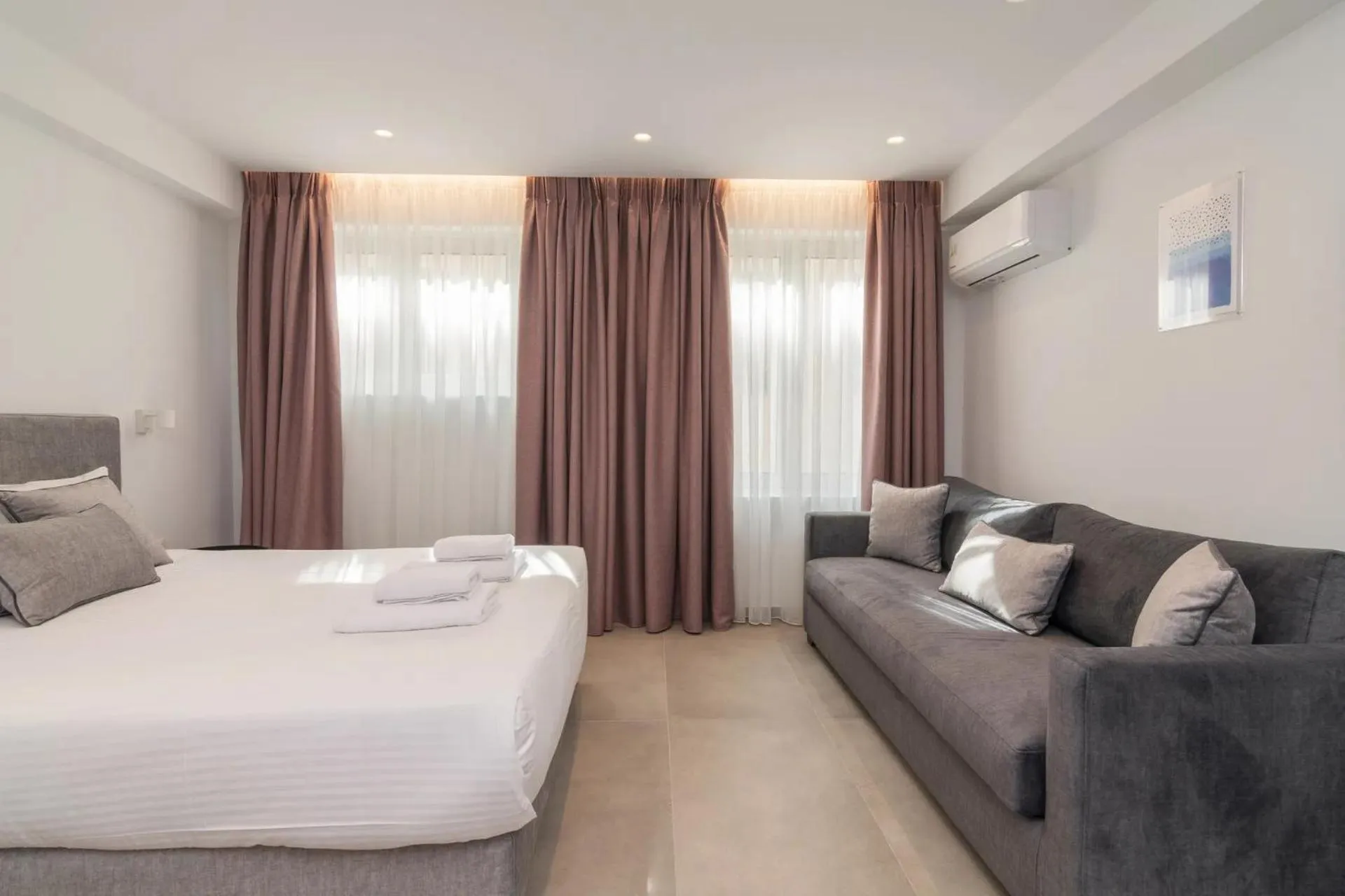 Bed in Athens Theatrou Apartments