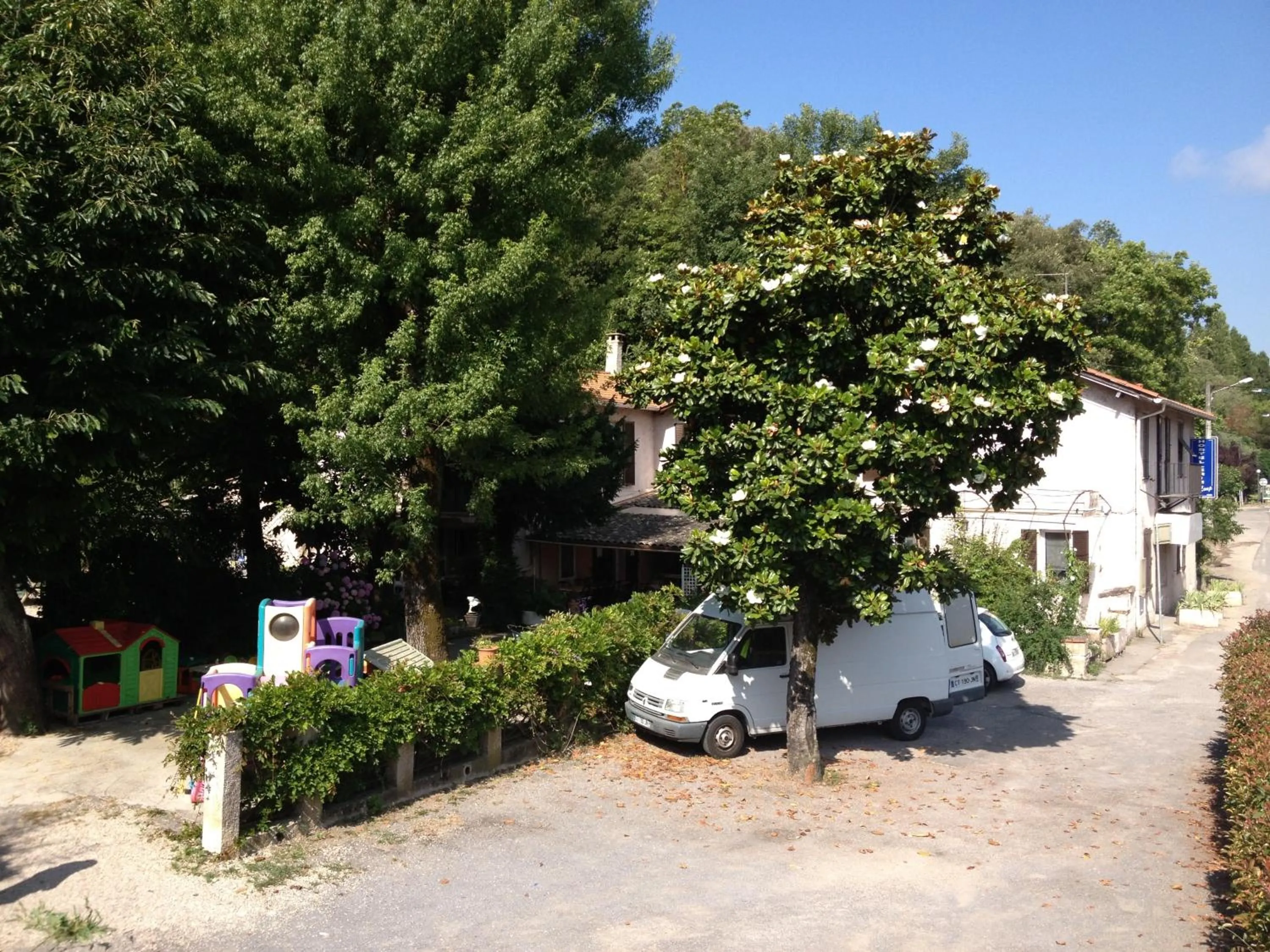 Area and facilities in Hostellerie du loup