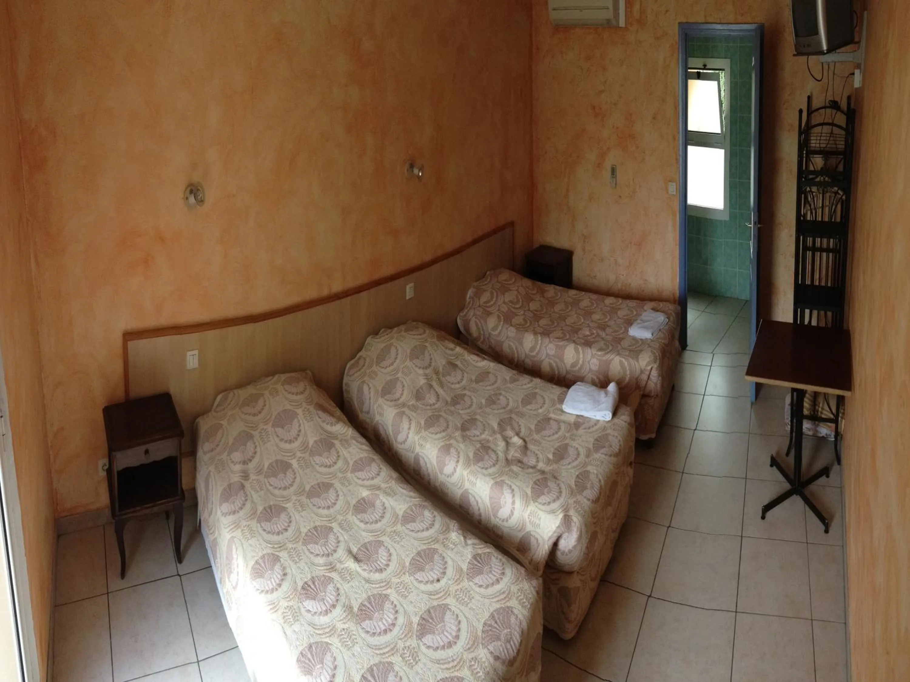 Bedroom, Bed in Hostellerie du loup
