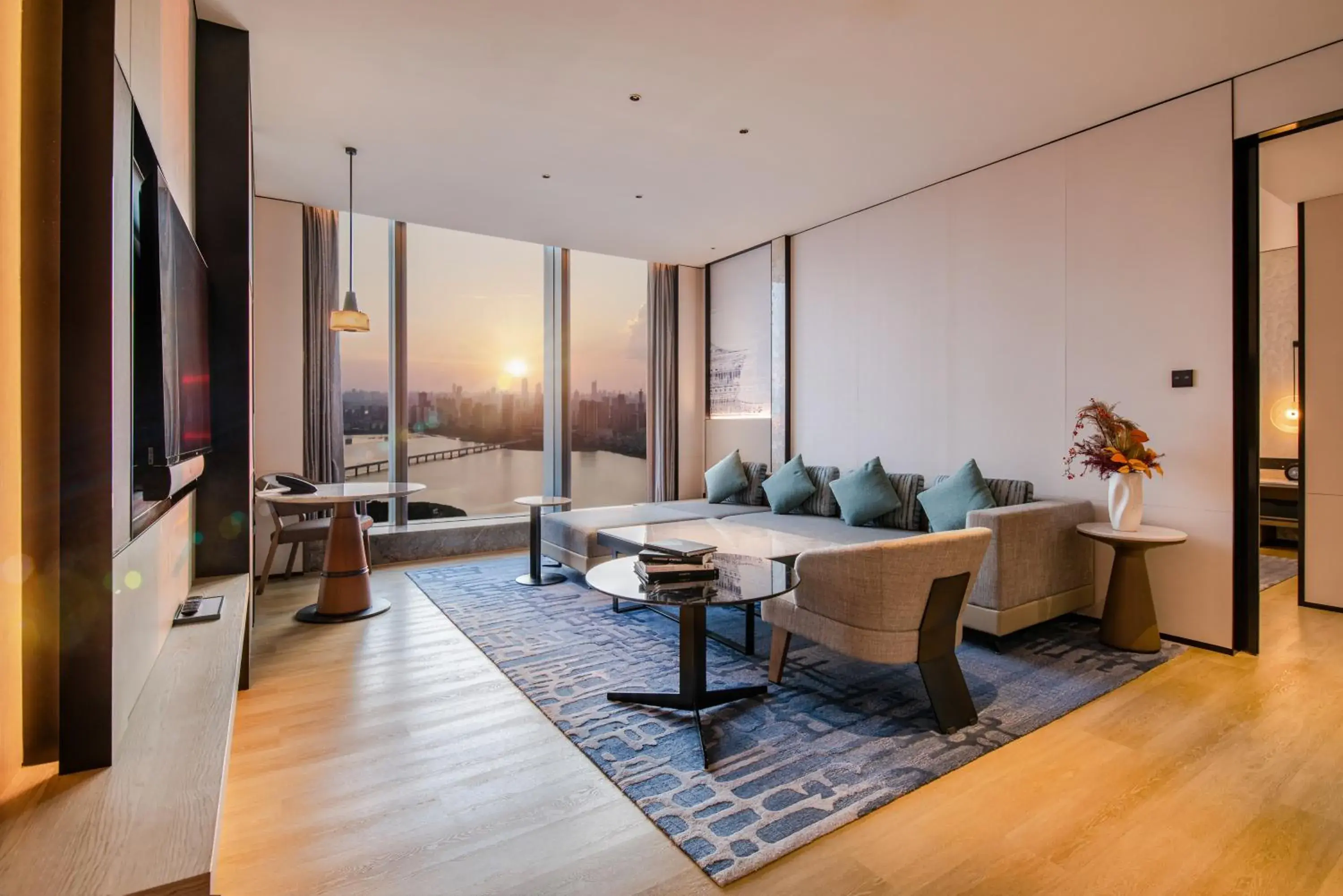 Executive Suite - Executive Lounge Access in Wuhan Marriott Hotel Wuchang Executive Suite - Executive Lounge Access in Wuhan Marriott Hotel Wuchang