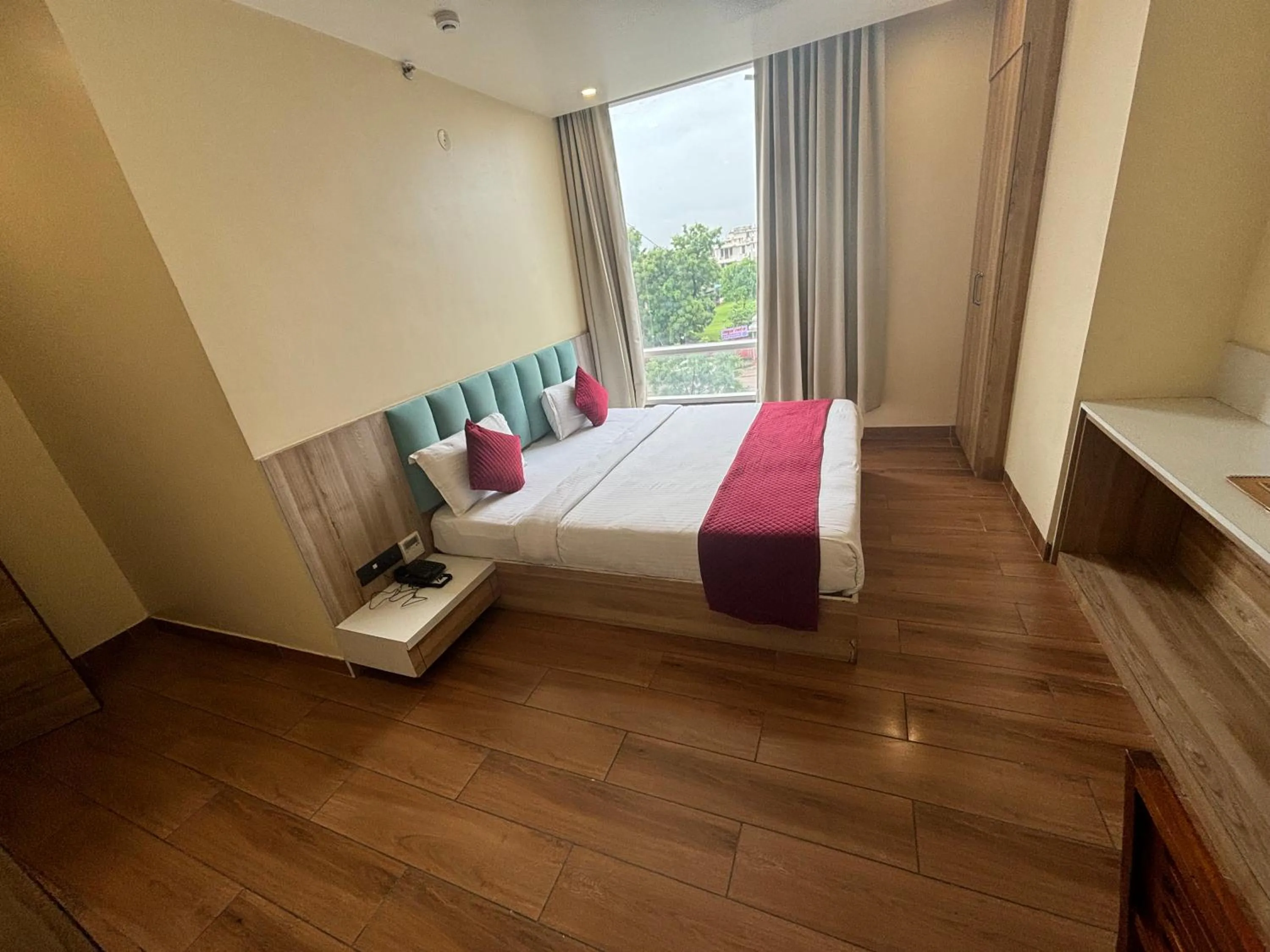 Bed in Hotel Anju Shree Inn-Near Jaipur Airport Terminal 1