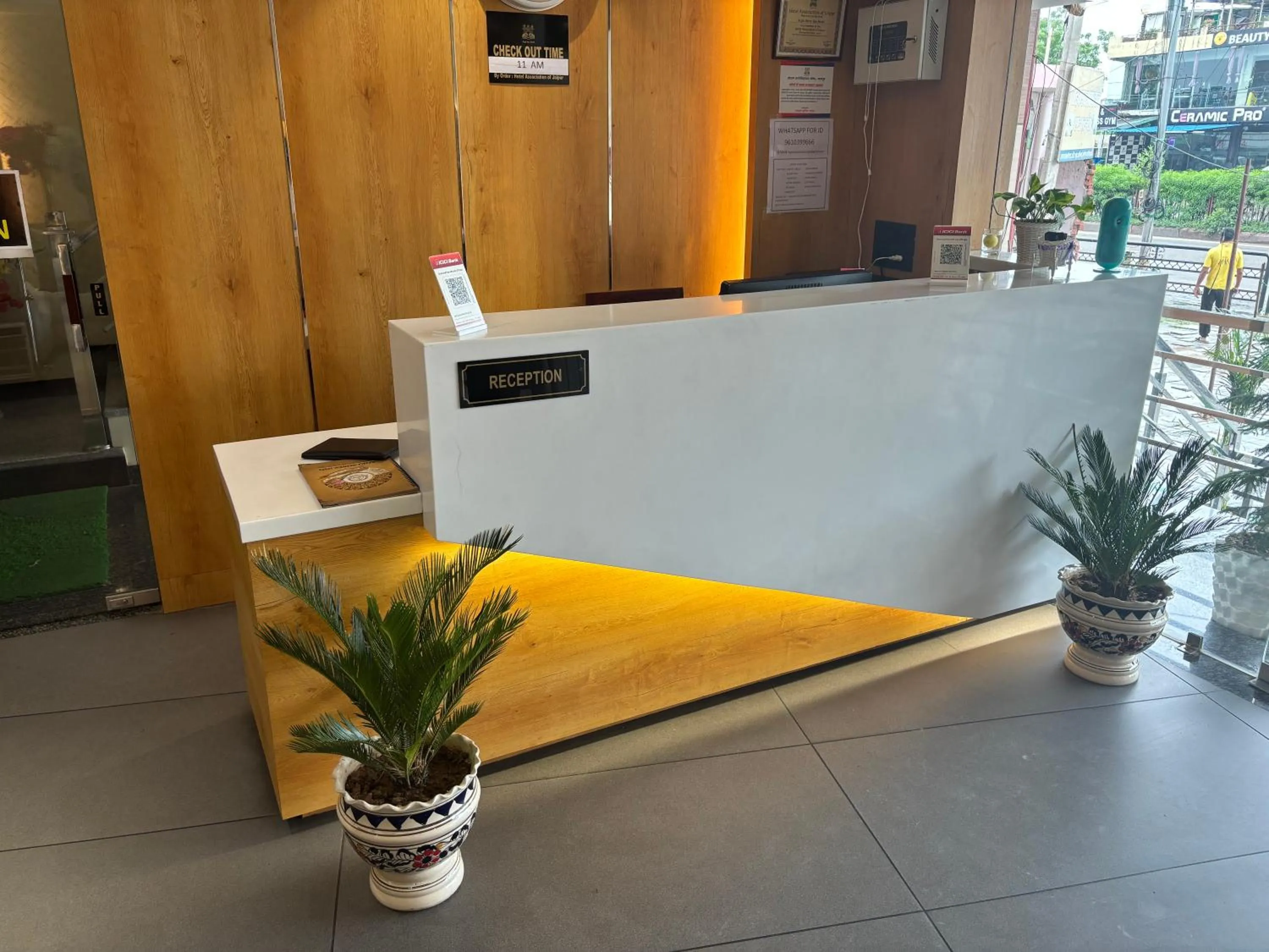 Lobby or reception in Hotel Anju Shree Inn-Near Jaipur Airport Terminal 1