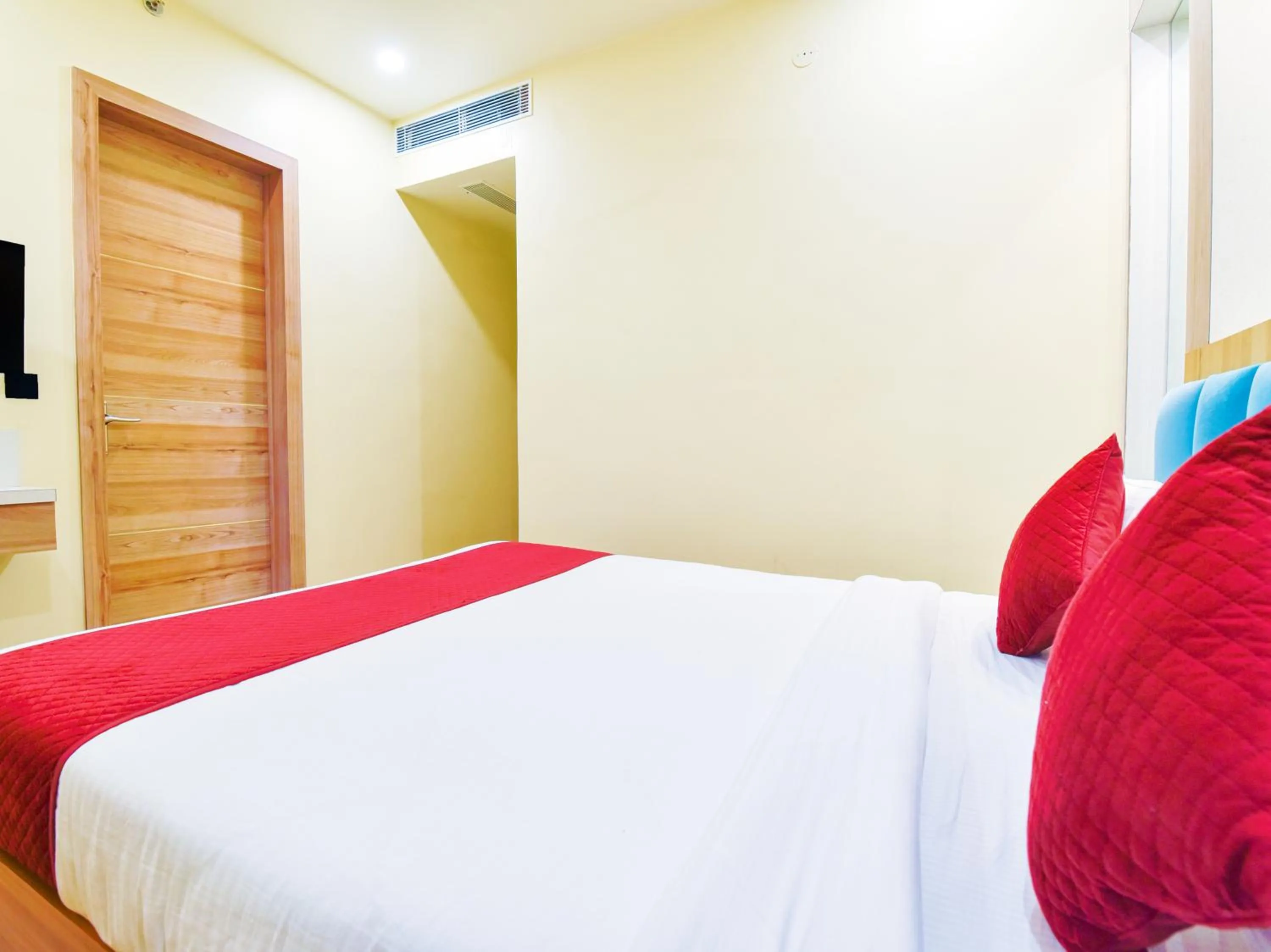 Bed in Hotel Anju Shree Inn-Near Jaipur Airport Terminal 1
