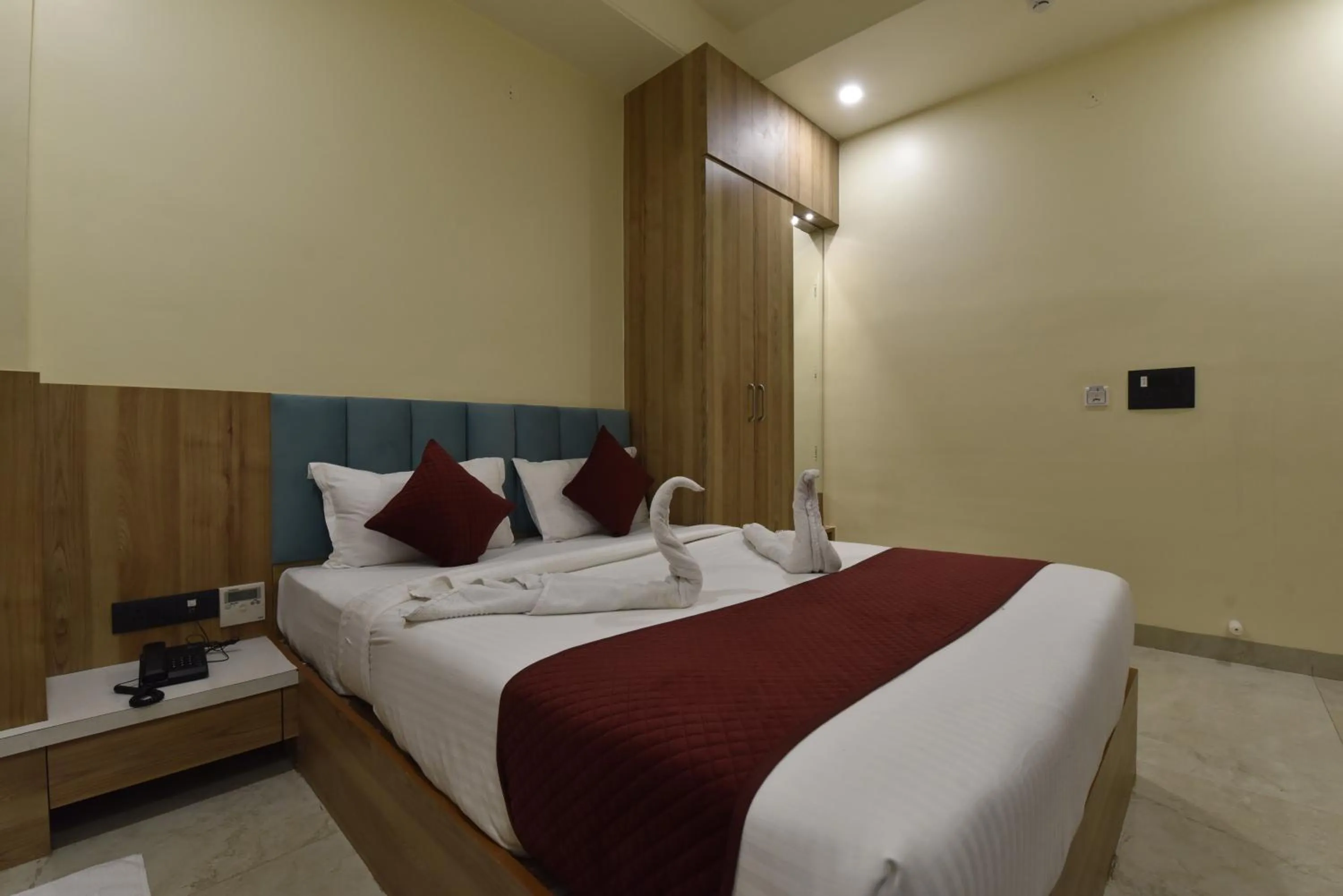 Bed in Hotel Anju Shree Inn-Near Jaipur Airport Terminal 1