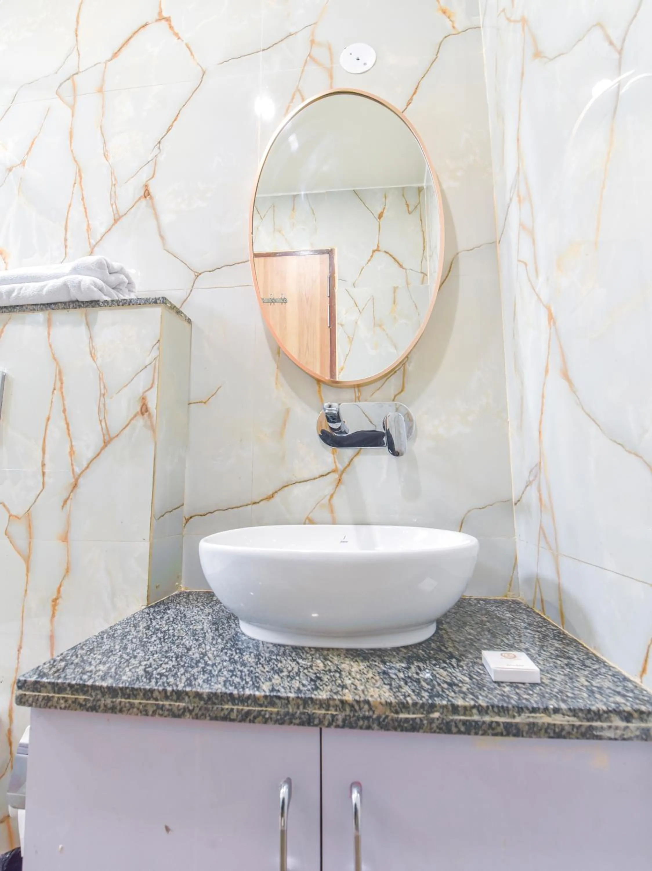 Bathroom in Hotel Anju Shree Inn-Near Jaipur Airport Terminal 1