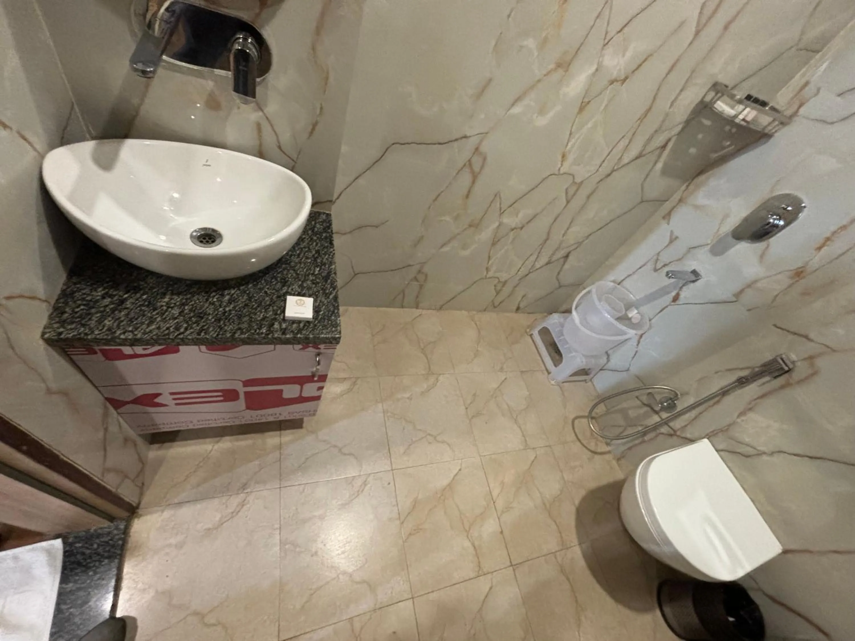 Bathroom in Hotel Anju Shree Inn-Near Jaipur Airport Terminal 1