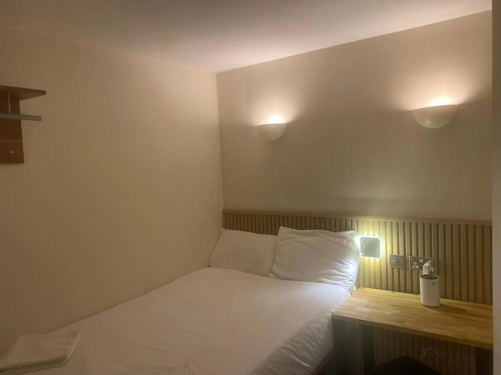 Photo of the whole room, Bed in Exhibition Court Hotel 4