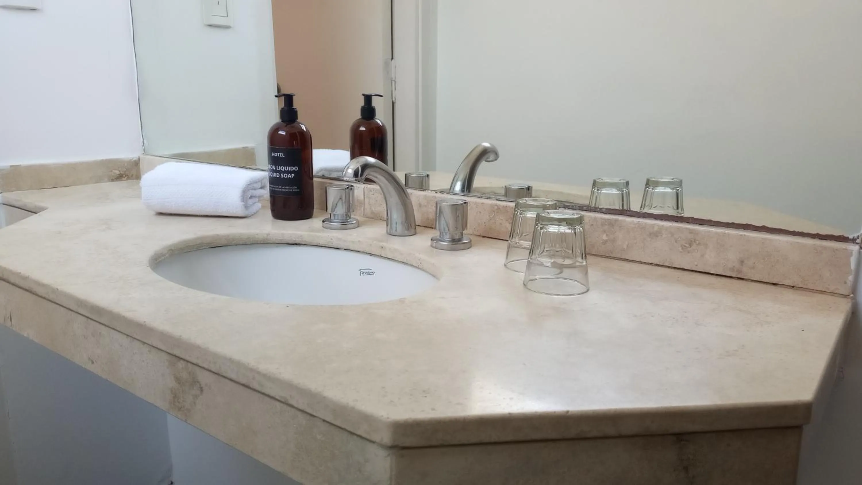 Bathroom in Hotel BA Congreso