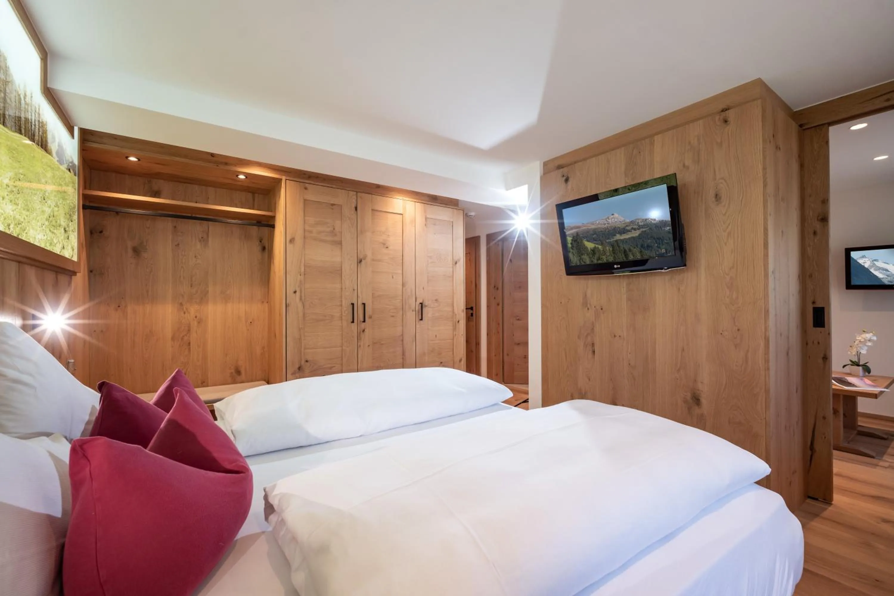 Communal lounge/ TV room, Bed in Hotel Pension Alpengruß