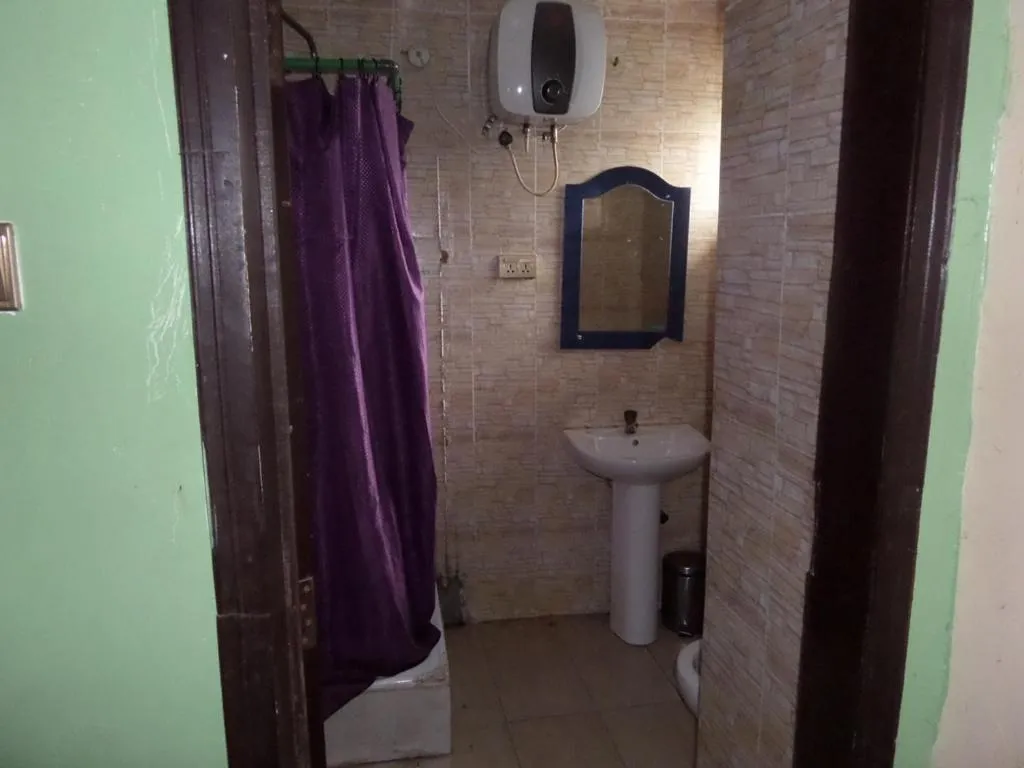 Shower in BEN AUTO Hotel