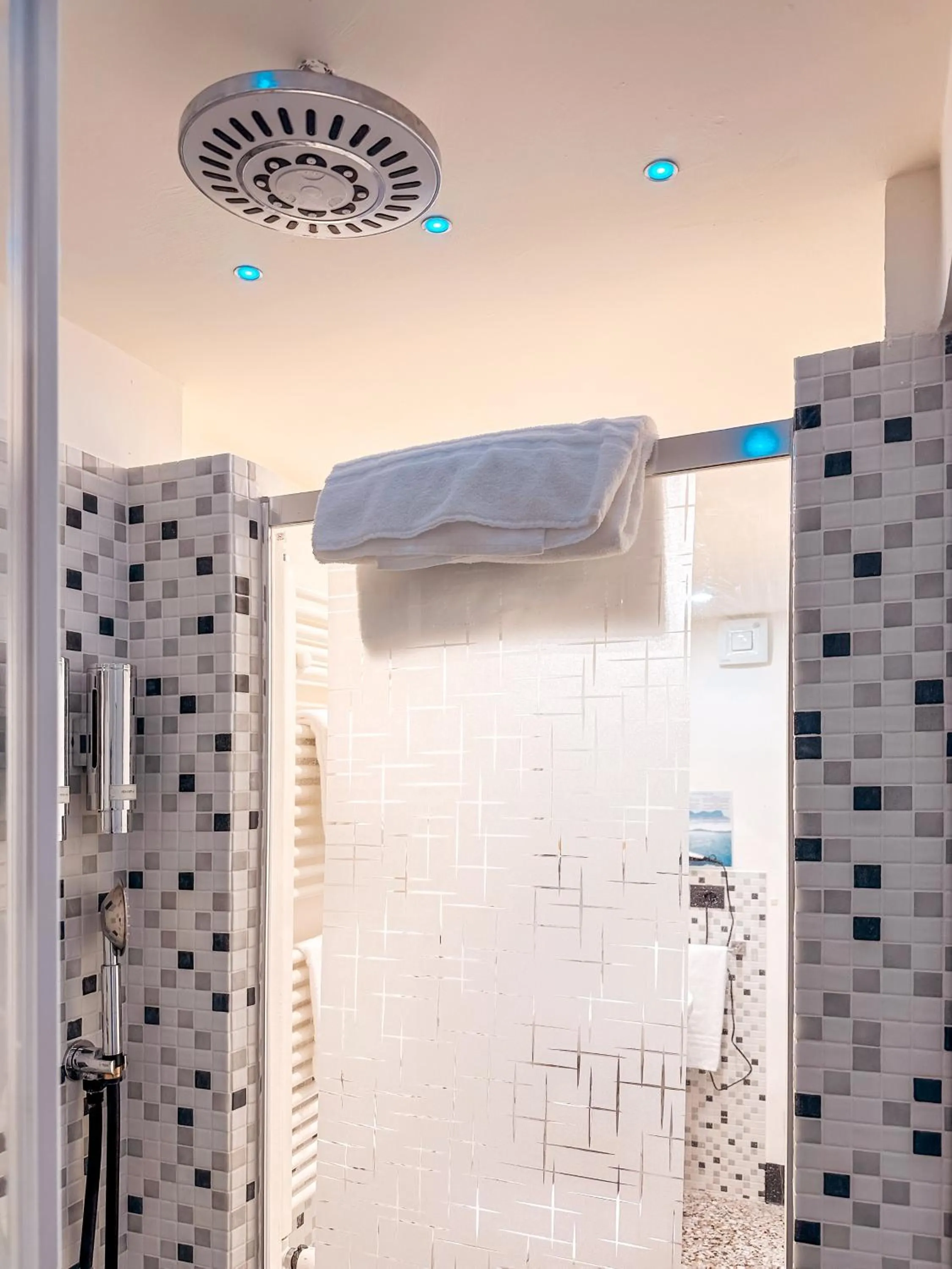 Shower in Villa Gelsomino Exclusive House Adult Only
