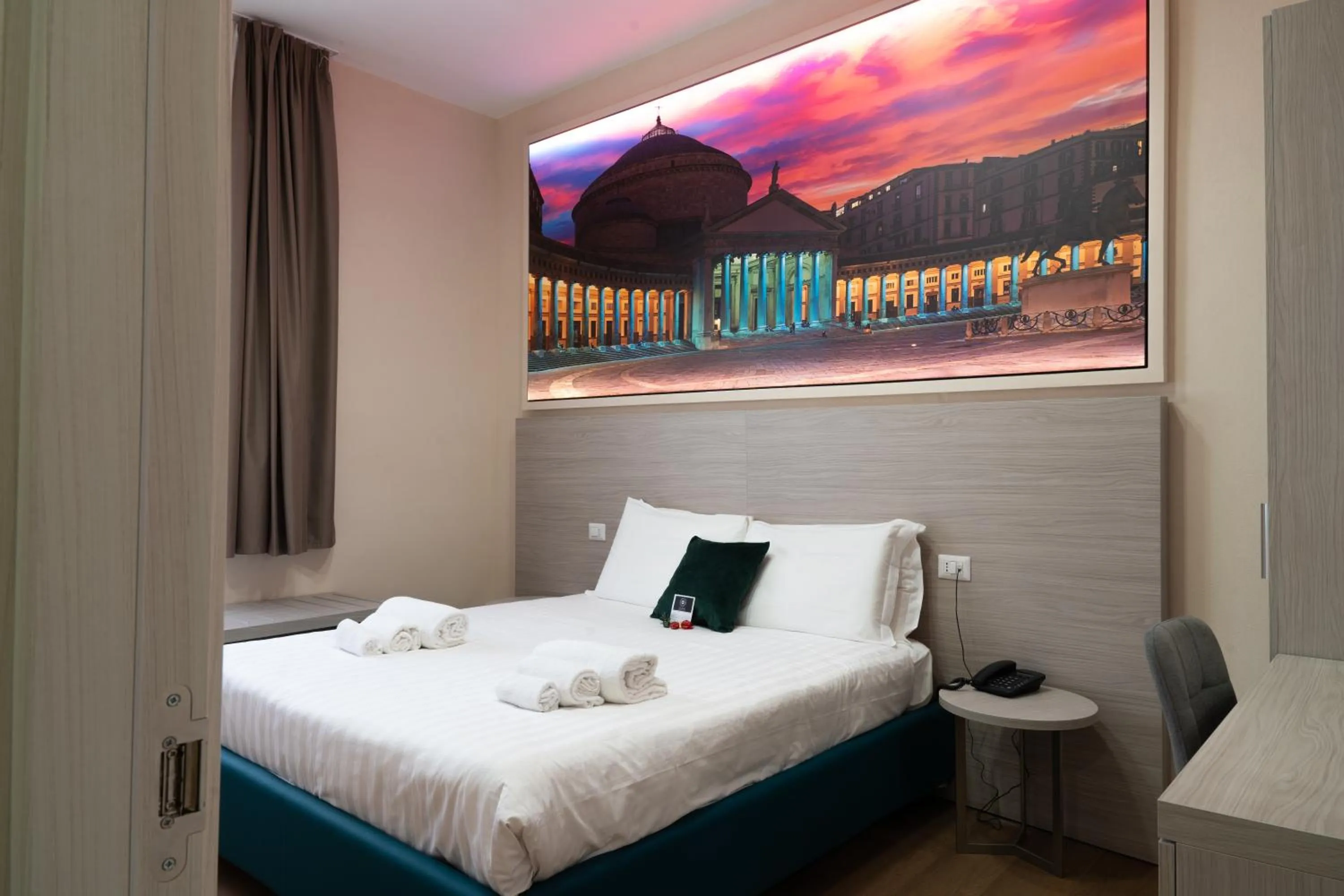 Bed in THE SUN HOTEL BOUTIQUE NAPOLI