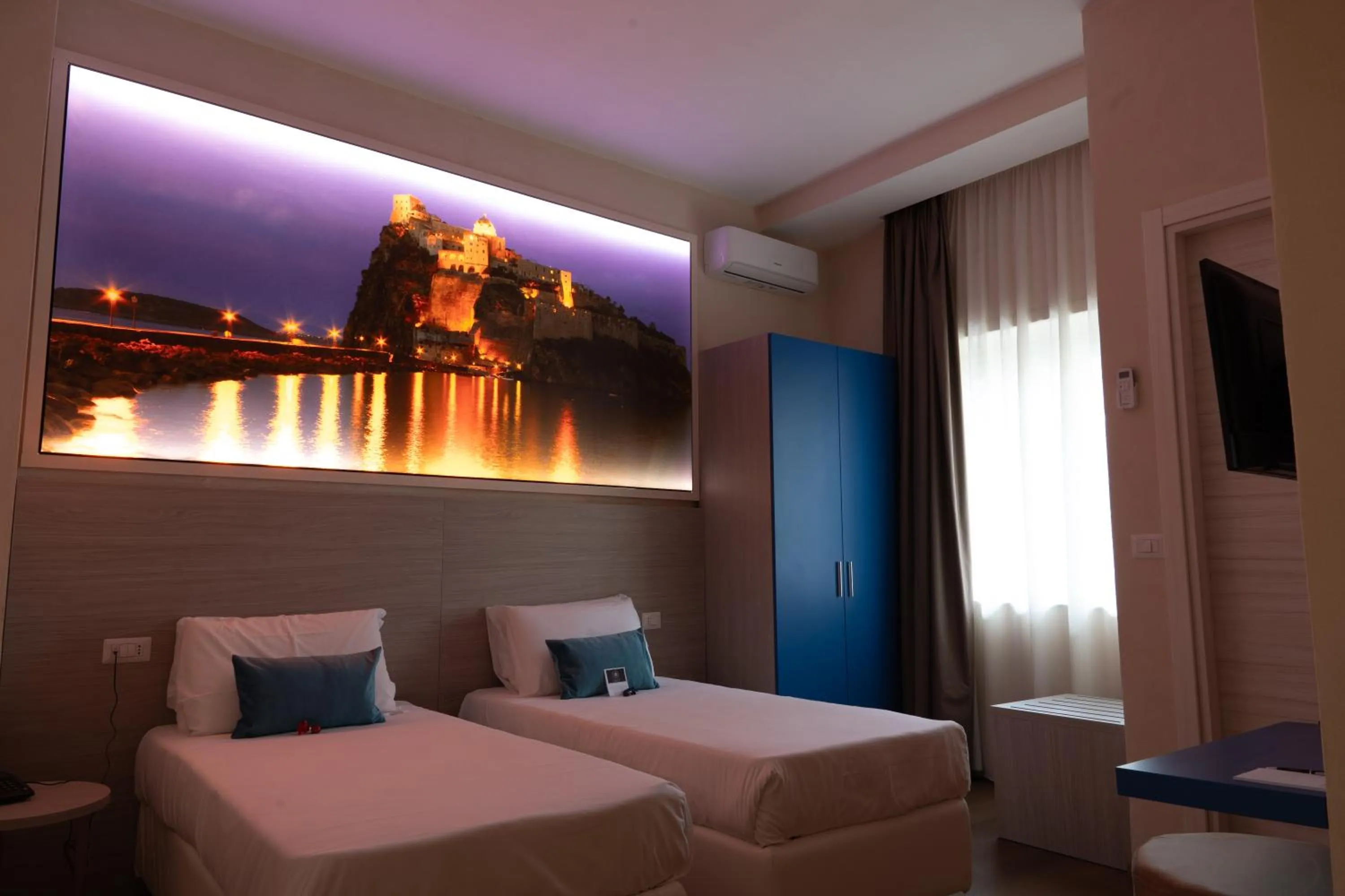 Bed in THE SUN HOTEL BOUTIQUE NAPOLI