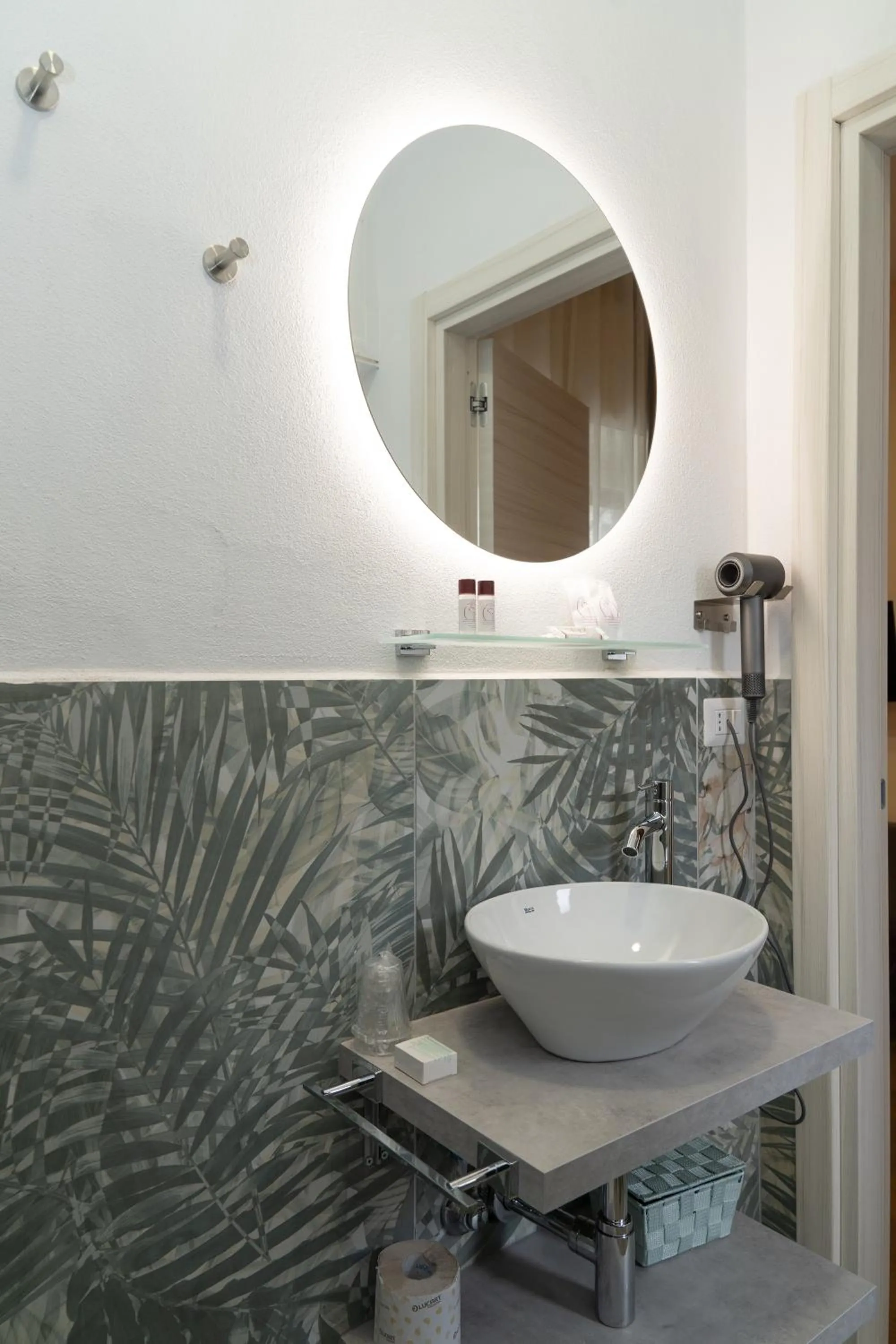 Bathroom in THE SUN HOTEL BOUTIQUE NAPOLI