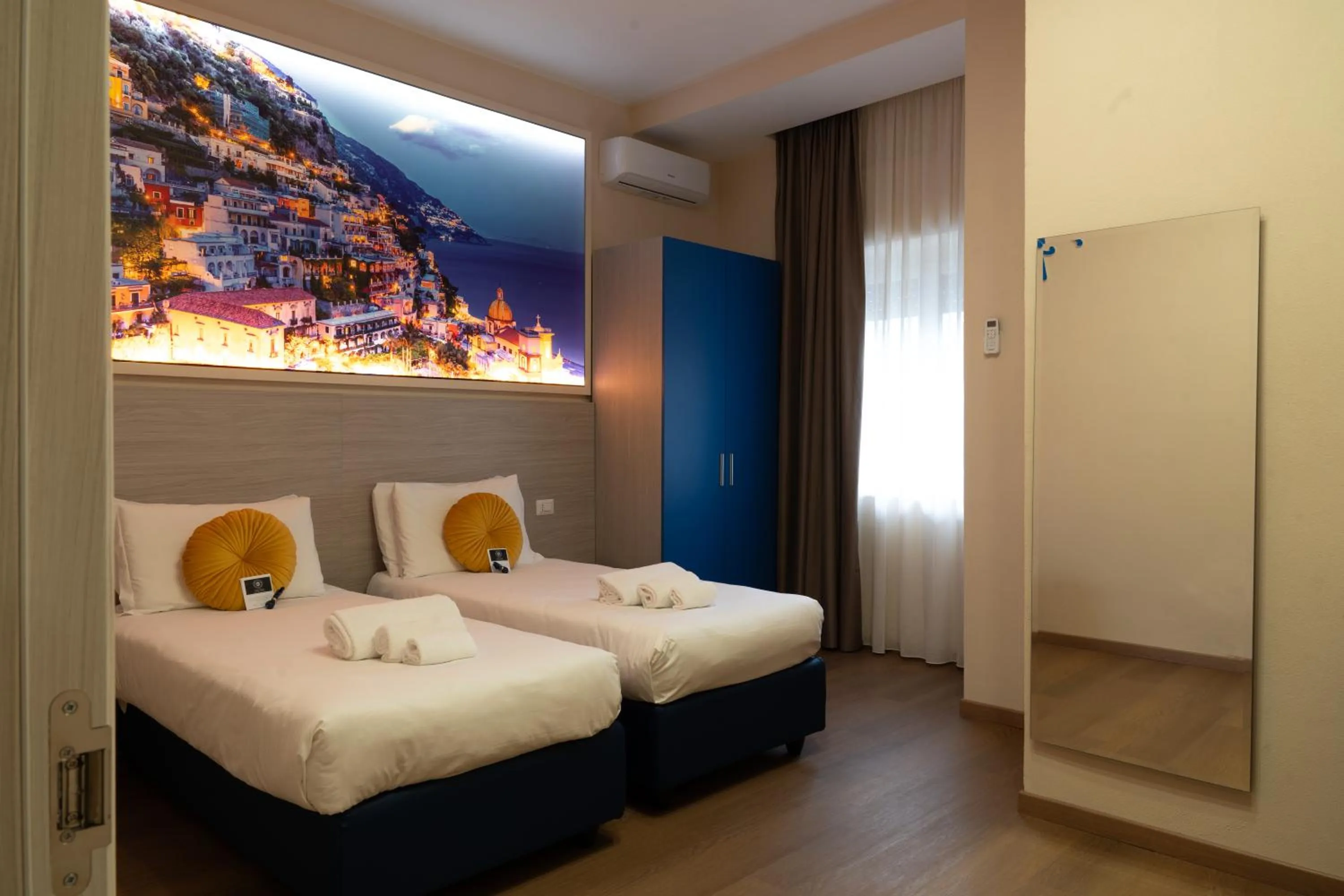 Bed in THE SUN HOTEL BOUTIQUE NAPOLI