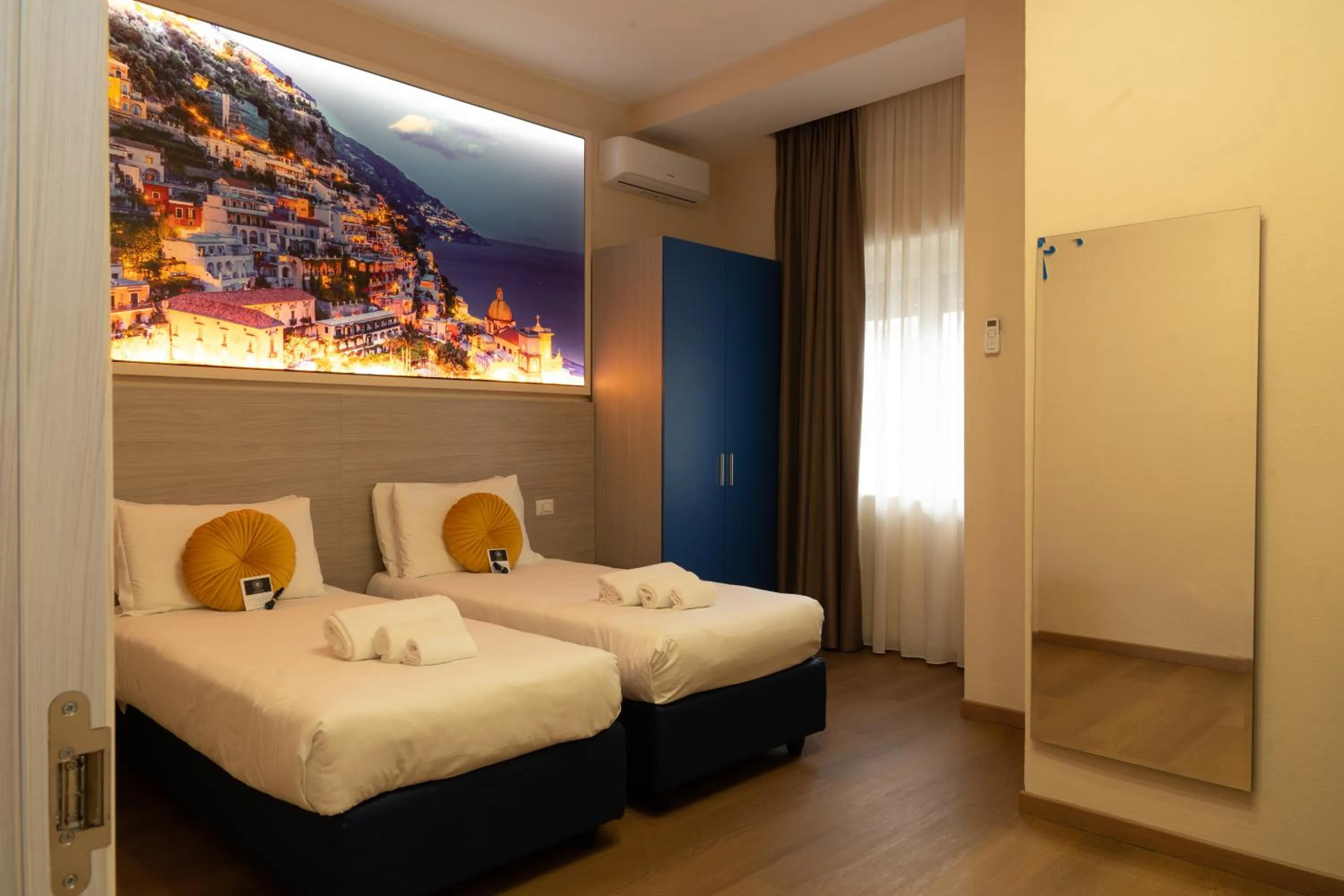 Bed in THE SUN HOTEL BOUTIQUE NAPOLI