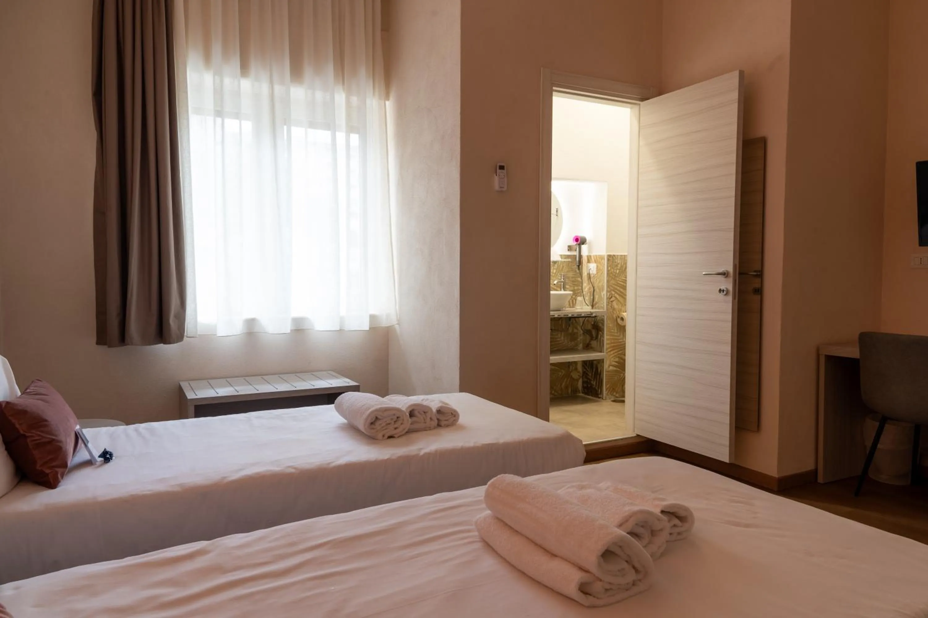 Bed in THE SUN HOTEL BOUTIQUE NAPOLI