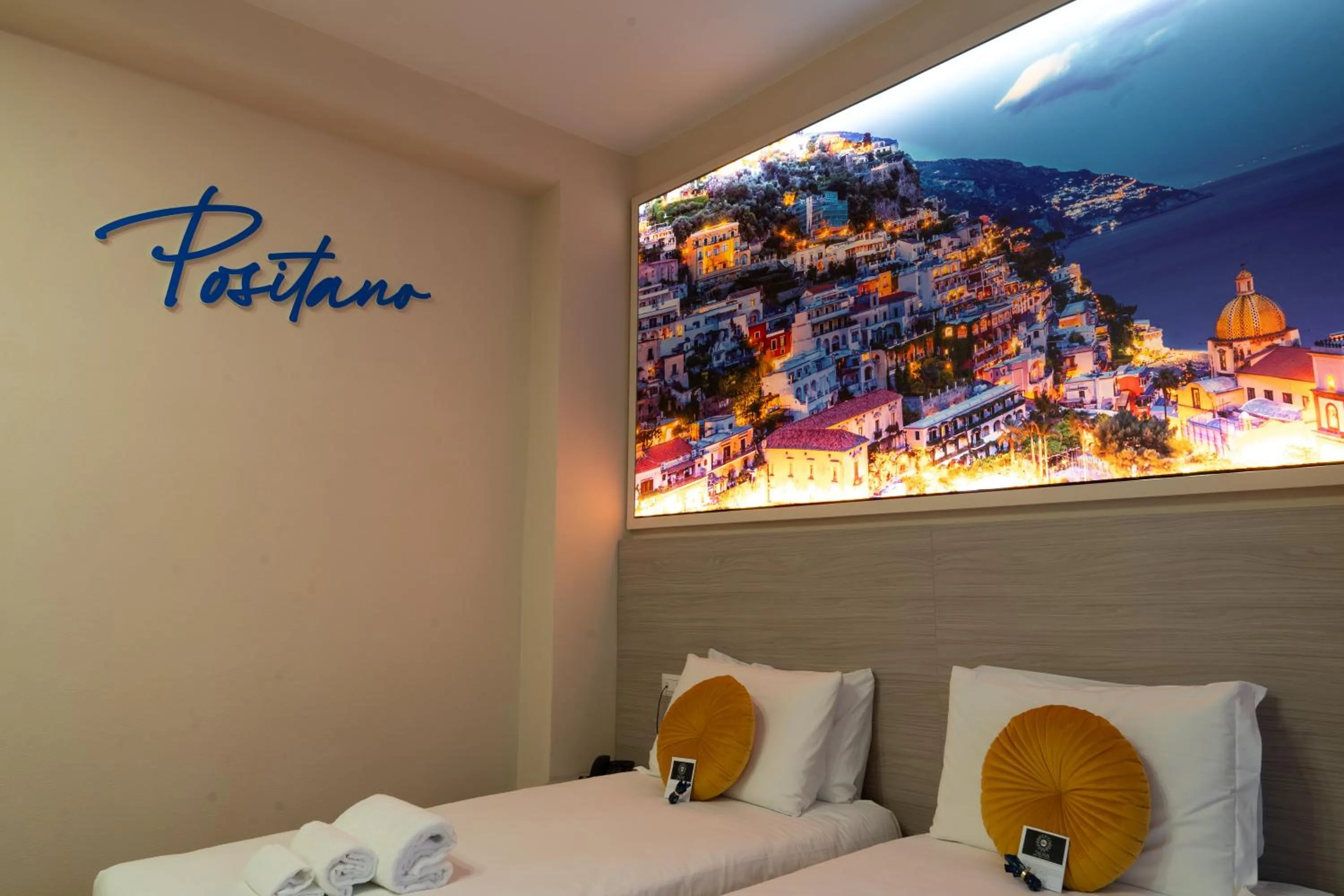 Bed in THE SUN HOTEL BOUTIQUE NAPOLI