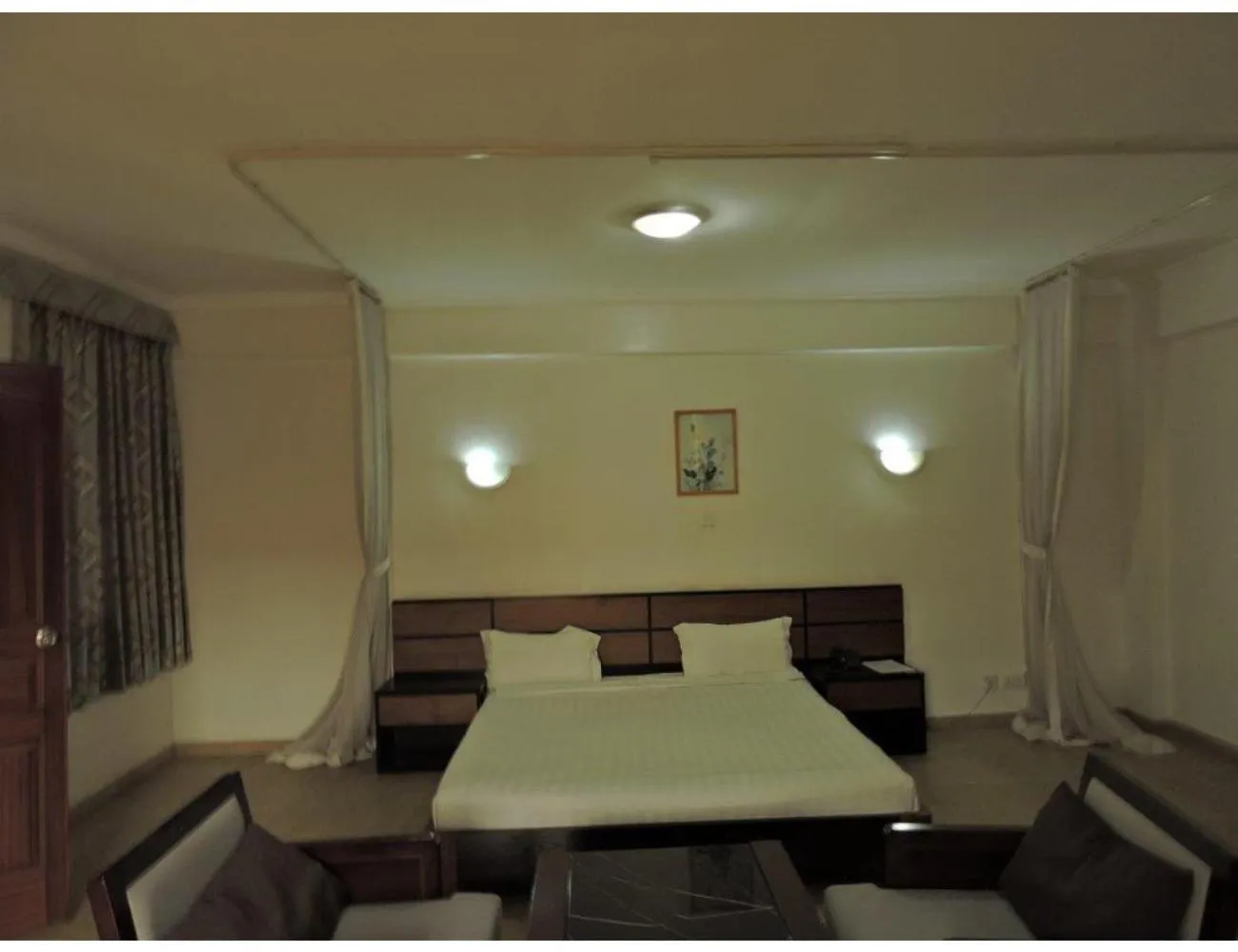 Photo of the whole room, Bed in Sky Hotel Nairobi