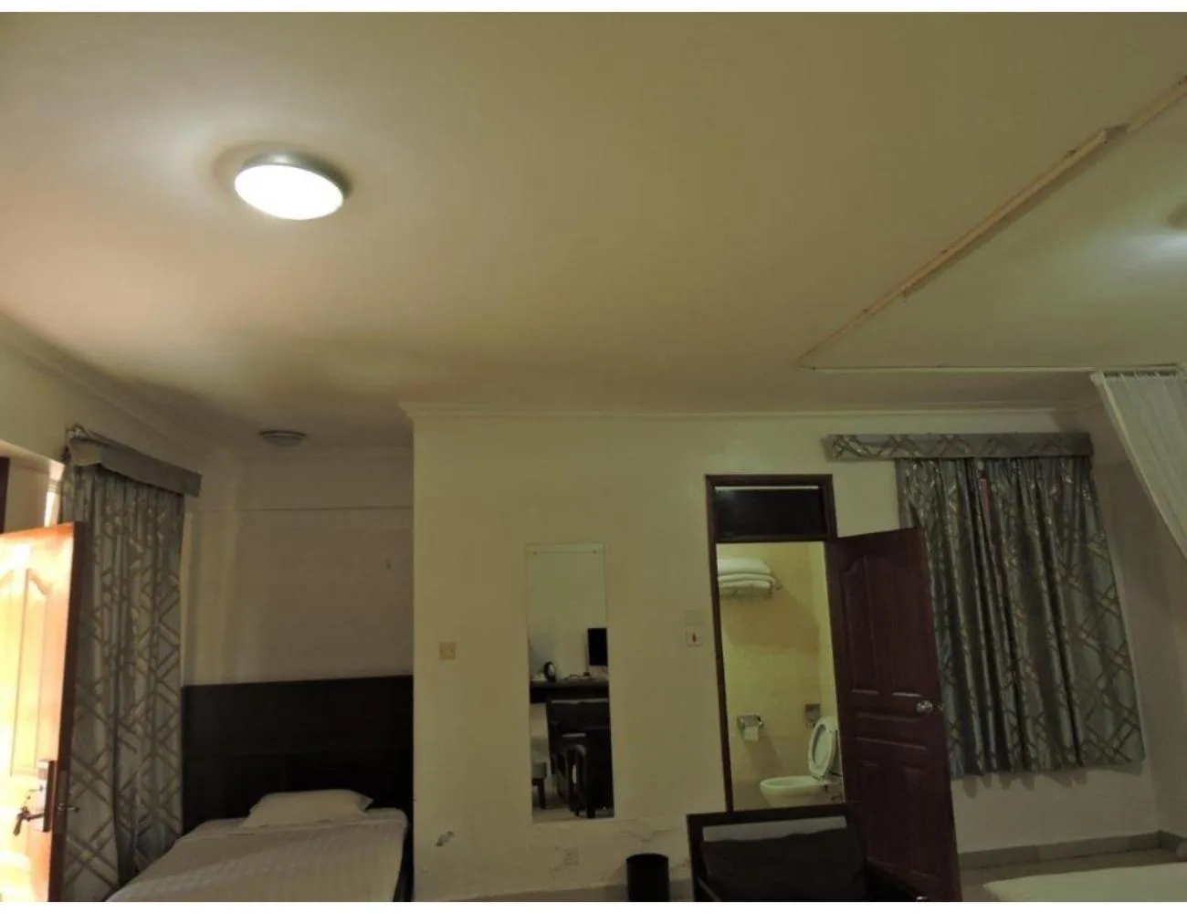 Photo of the whole room, Bed in Sky Hotel Nairobi