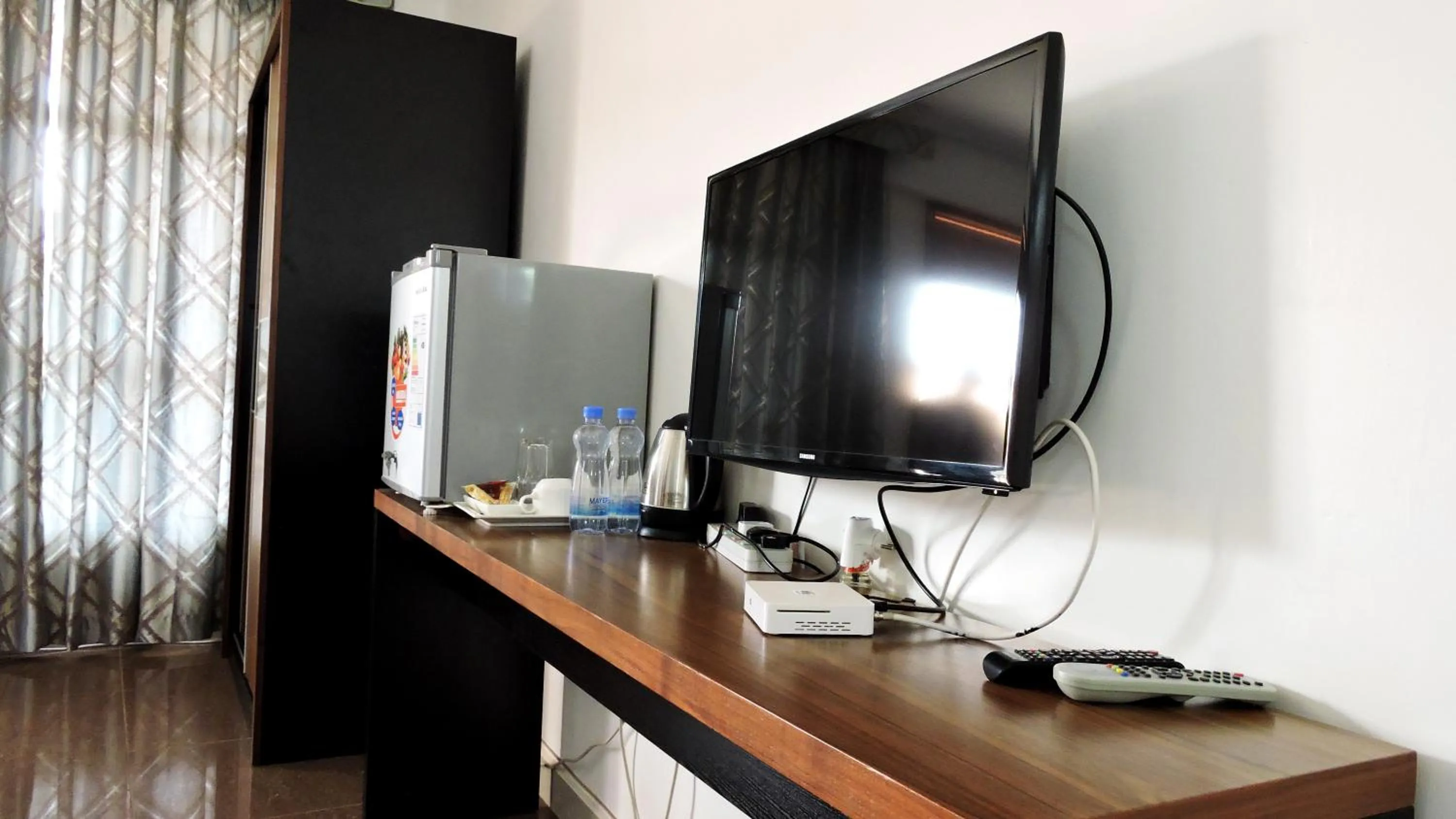 TV and multimedia in Sky Hotel Nairobi