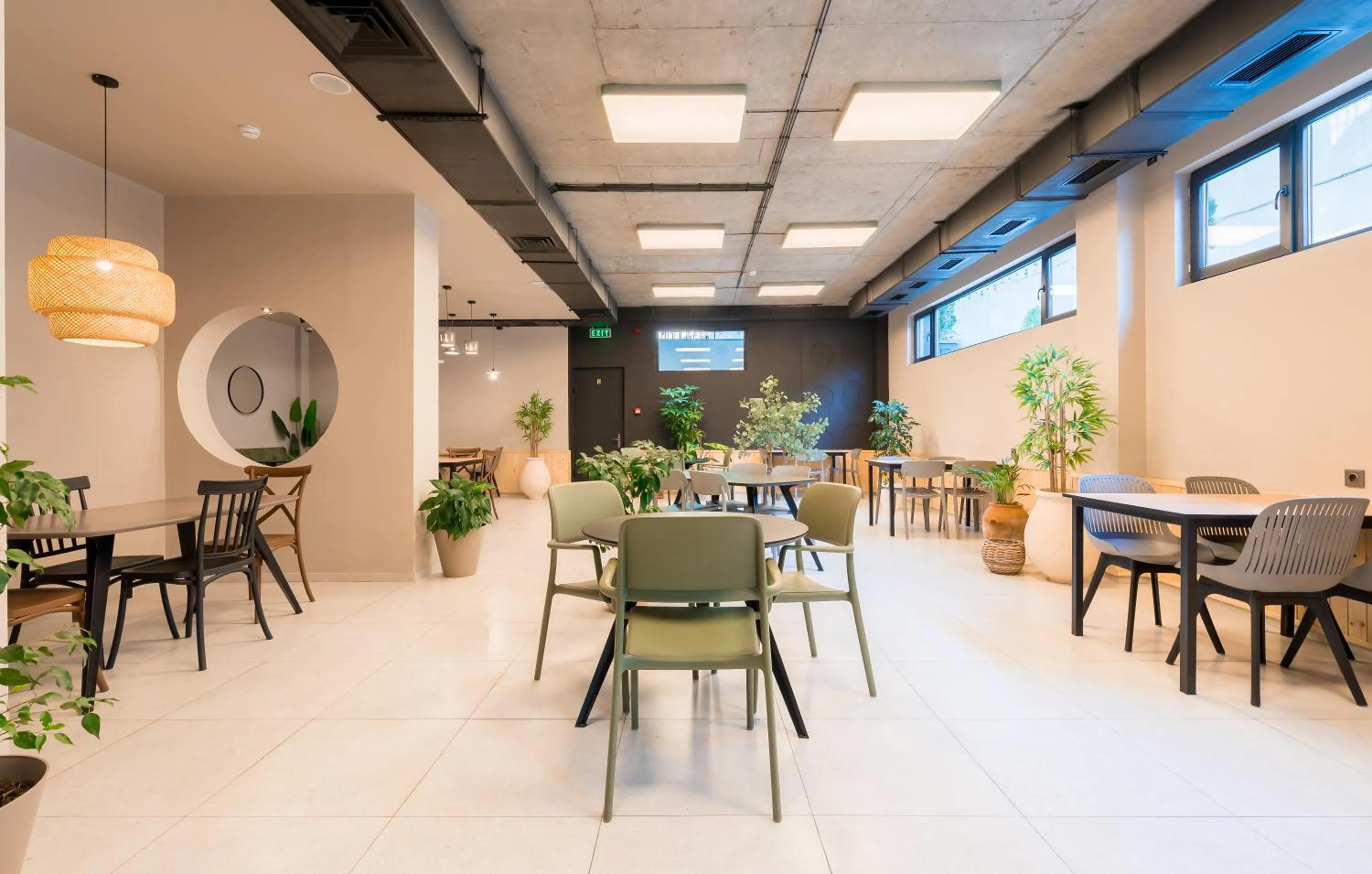 Restaurant/places to eat in Doors Boutique Hotel