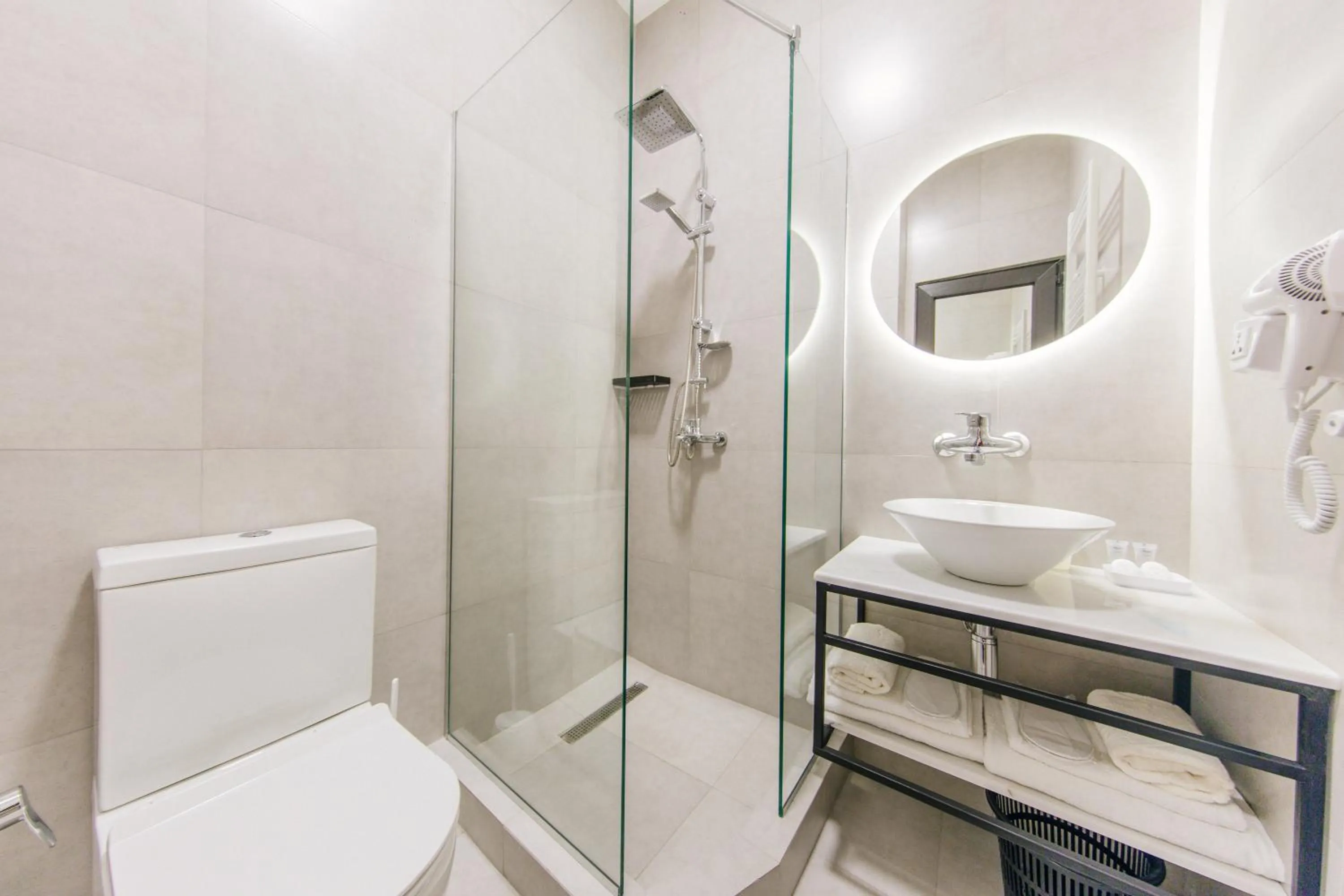 Shower in Doors Boutique Hotel