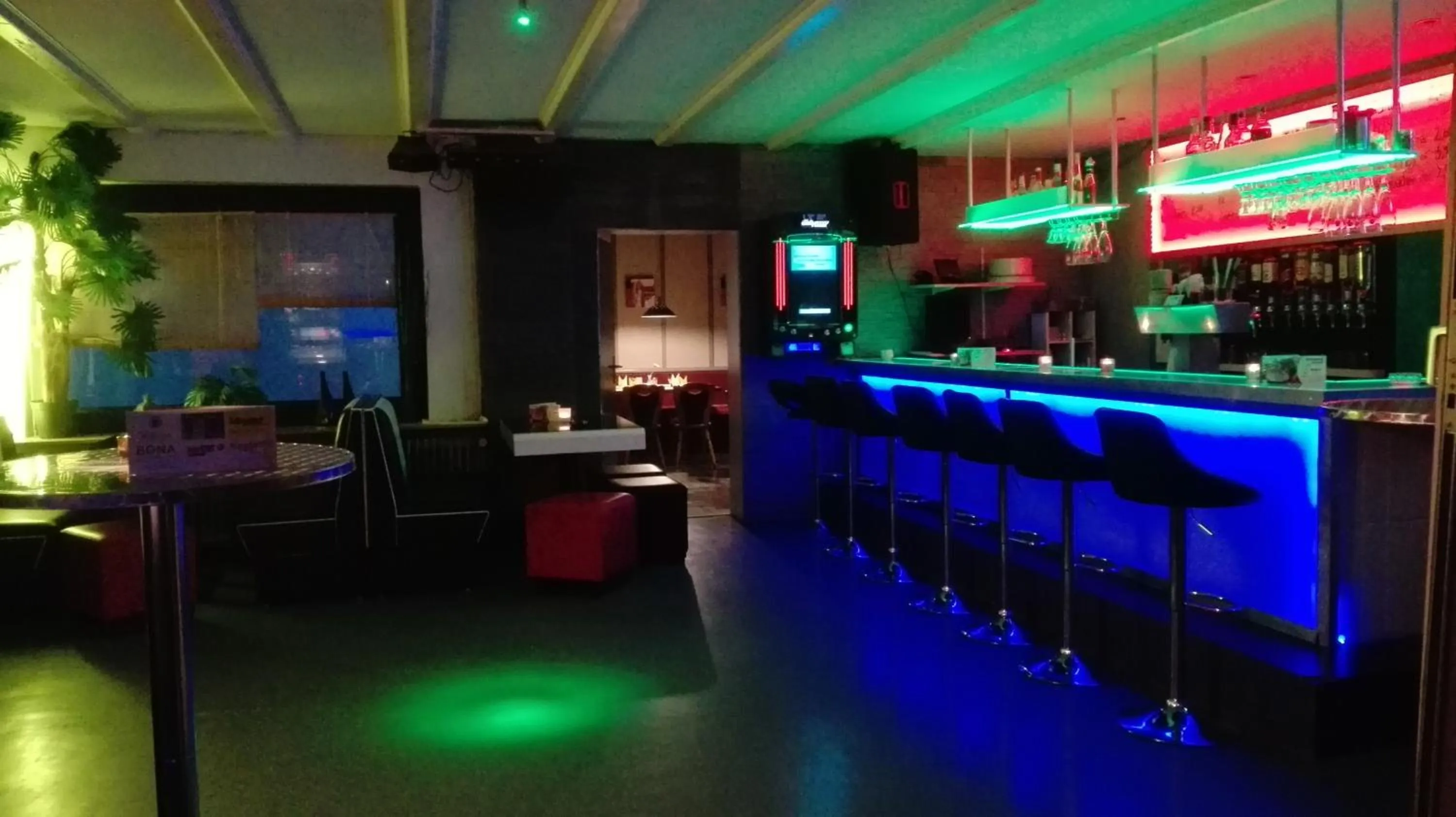 Nightclub / DJ in Bennetts Restaurant und Hotel