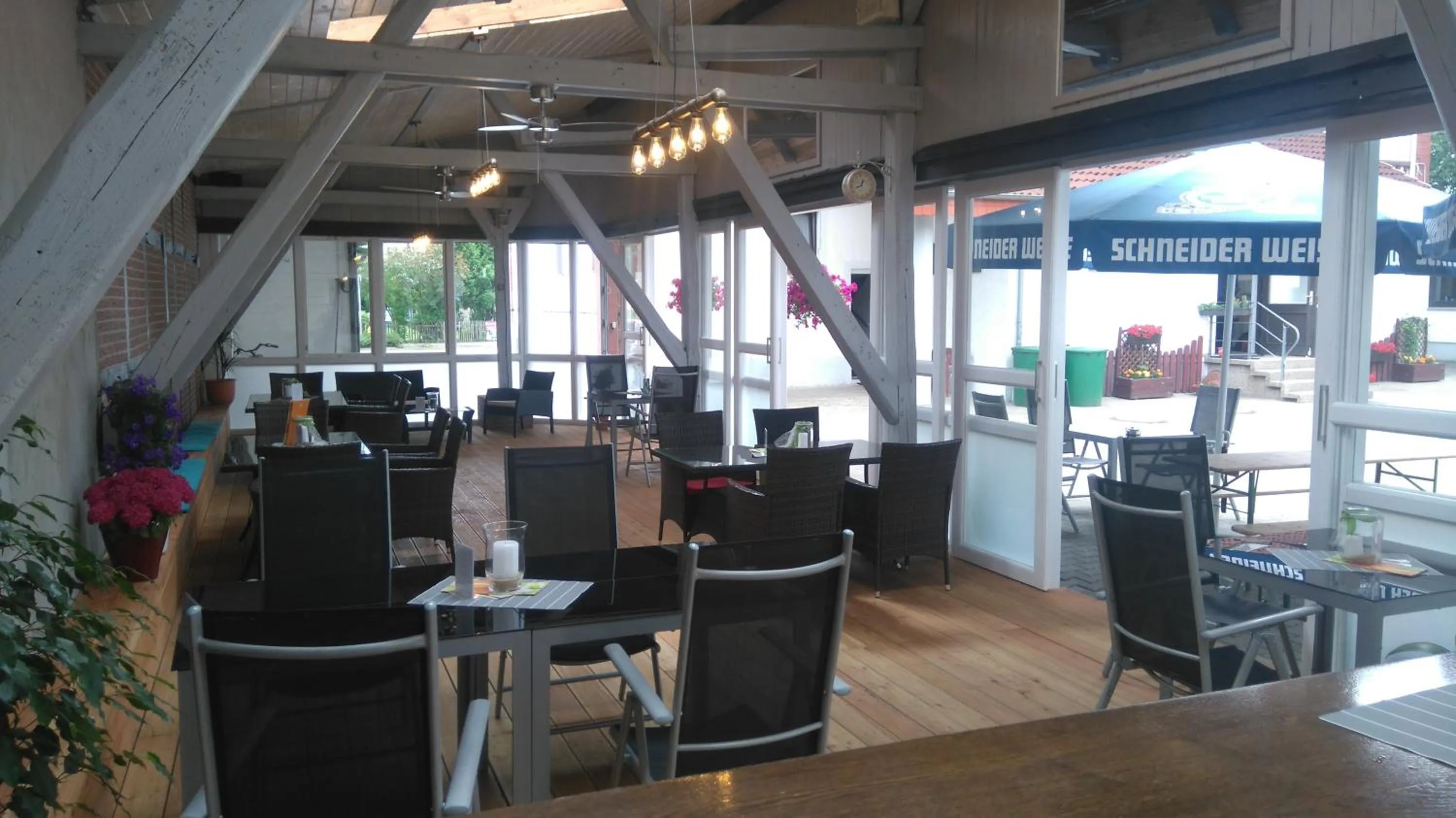 Restaurant/places to eat in Bennetts Restaurant und Hotel