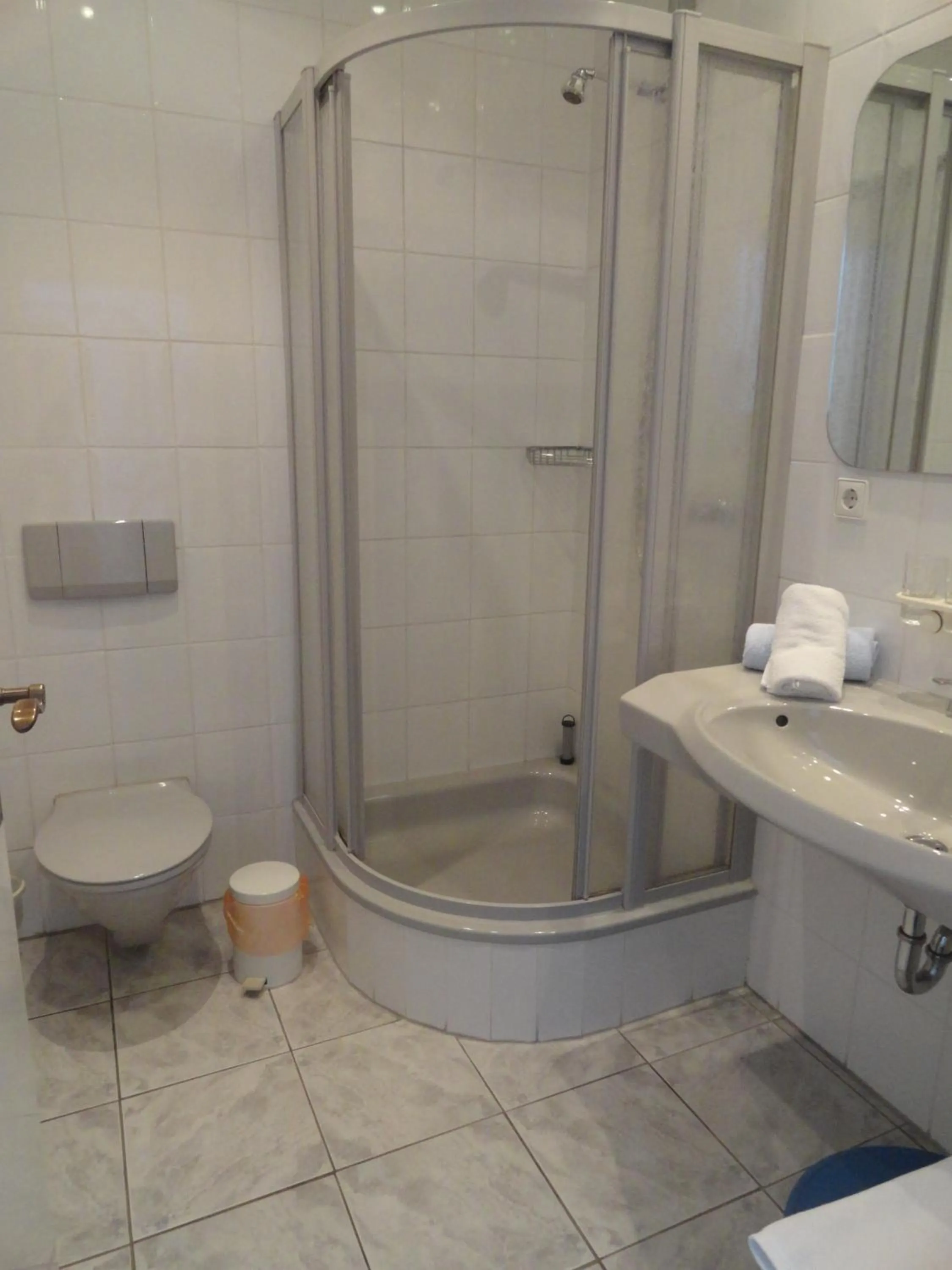 Bathroom in Bennetts Restaurant und Hotel