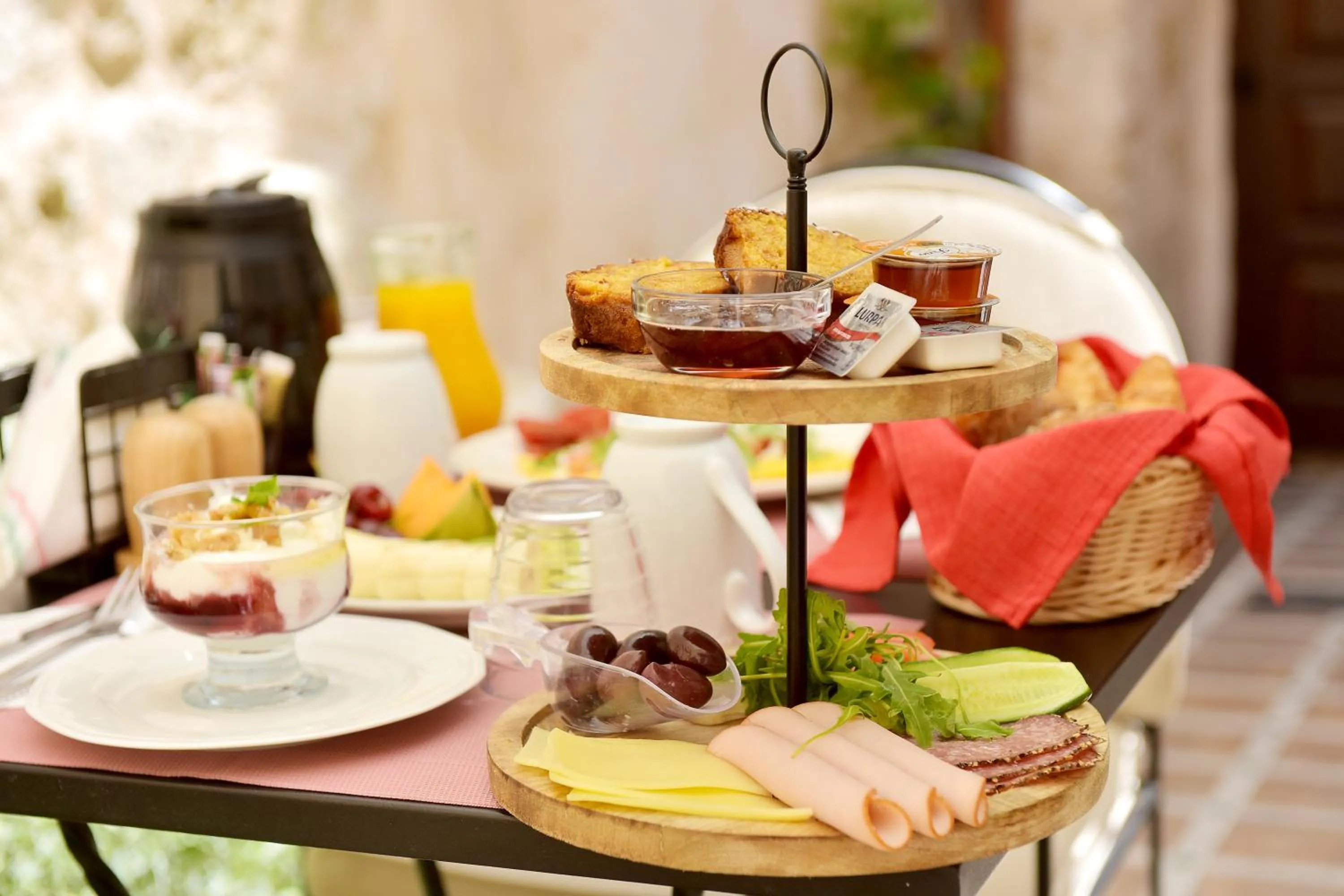 Breakfast in Elaia-Fos