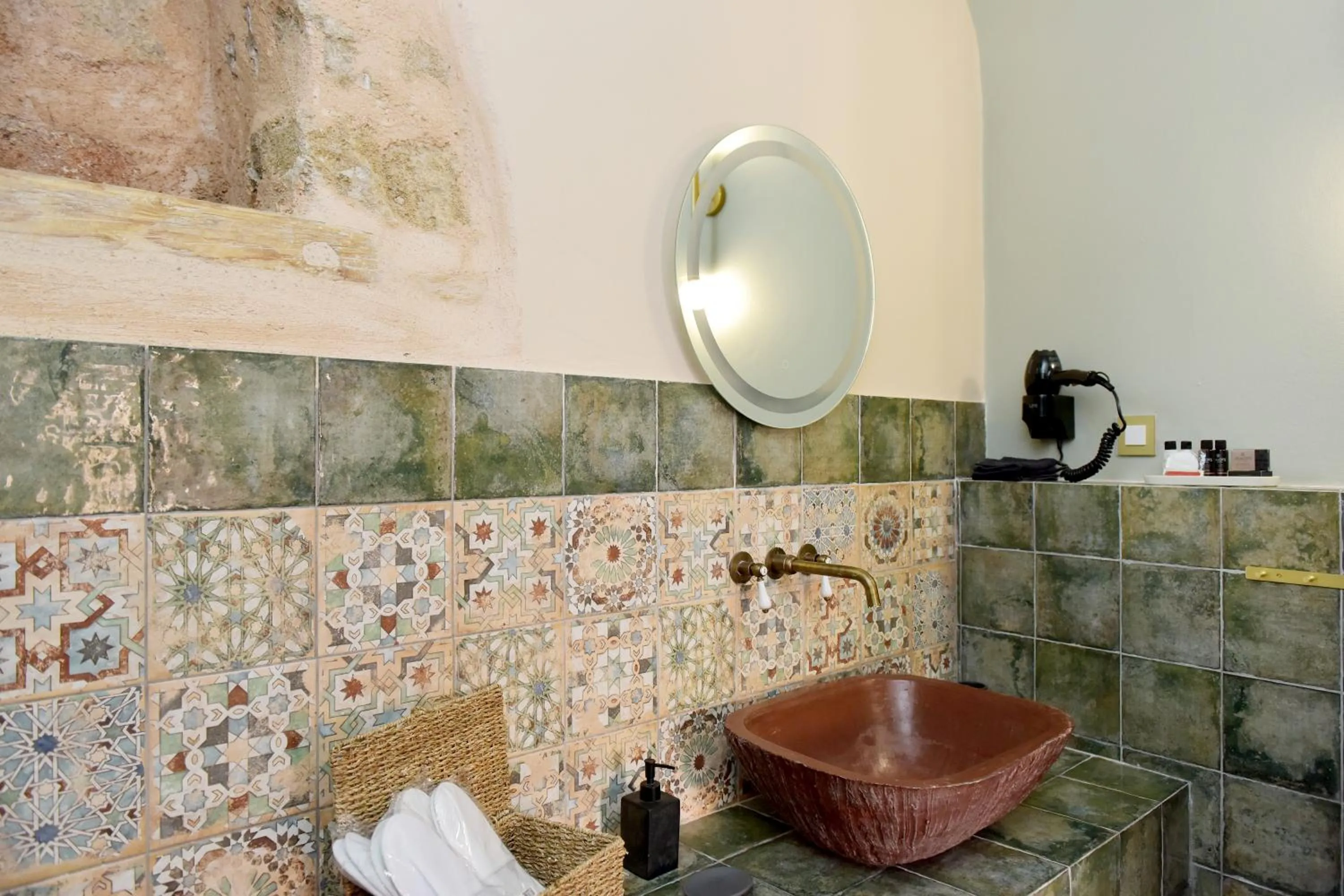 Property building in Elaia-Fos