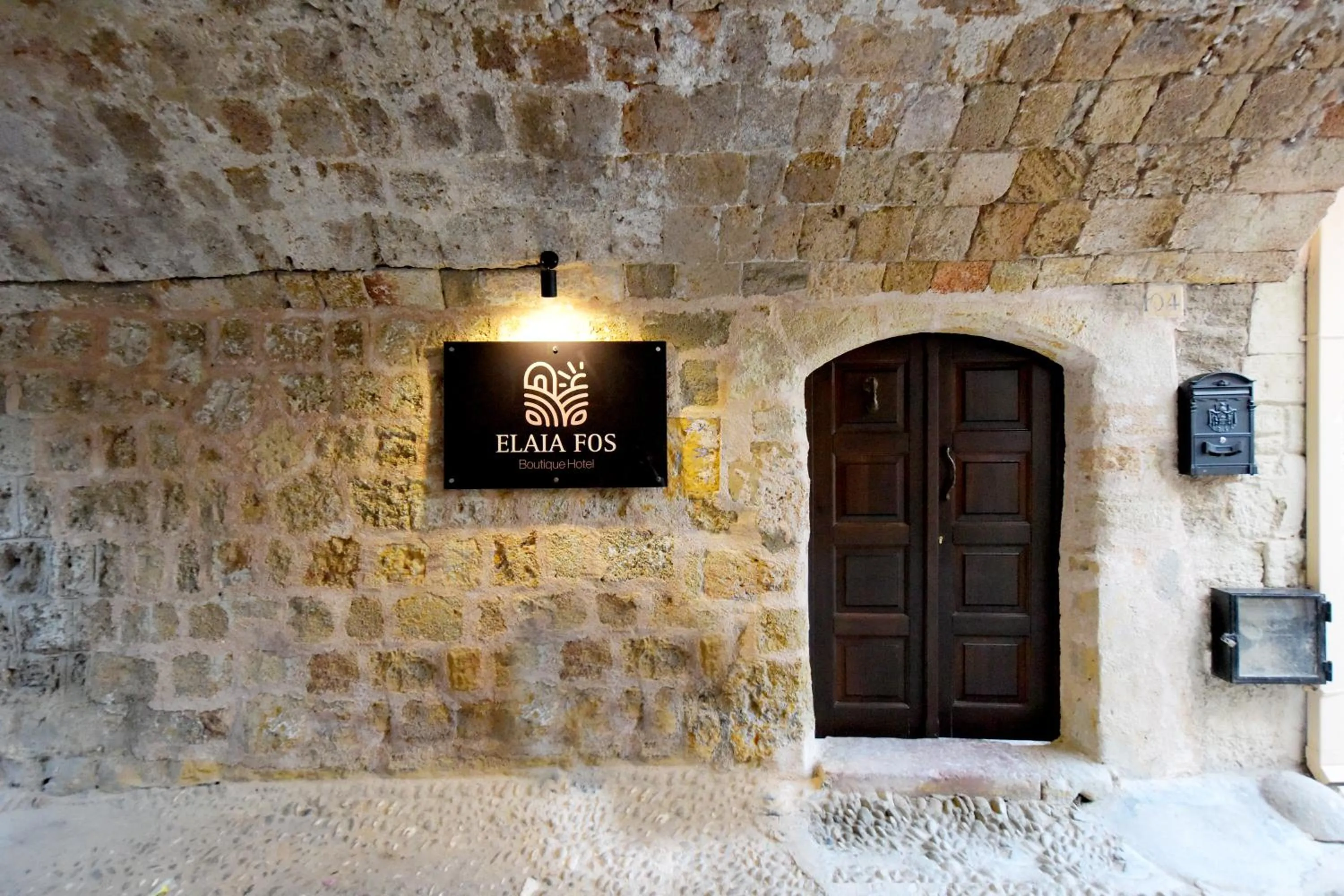 Facade/entrance in Elaia-Fos