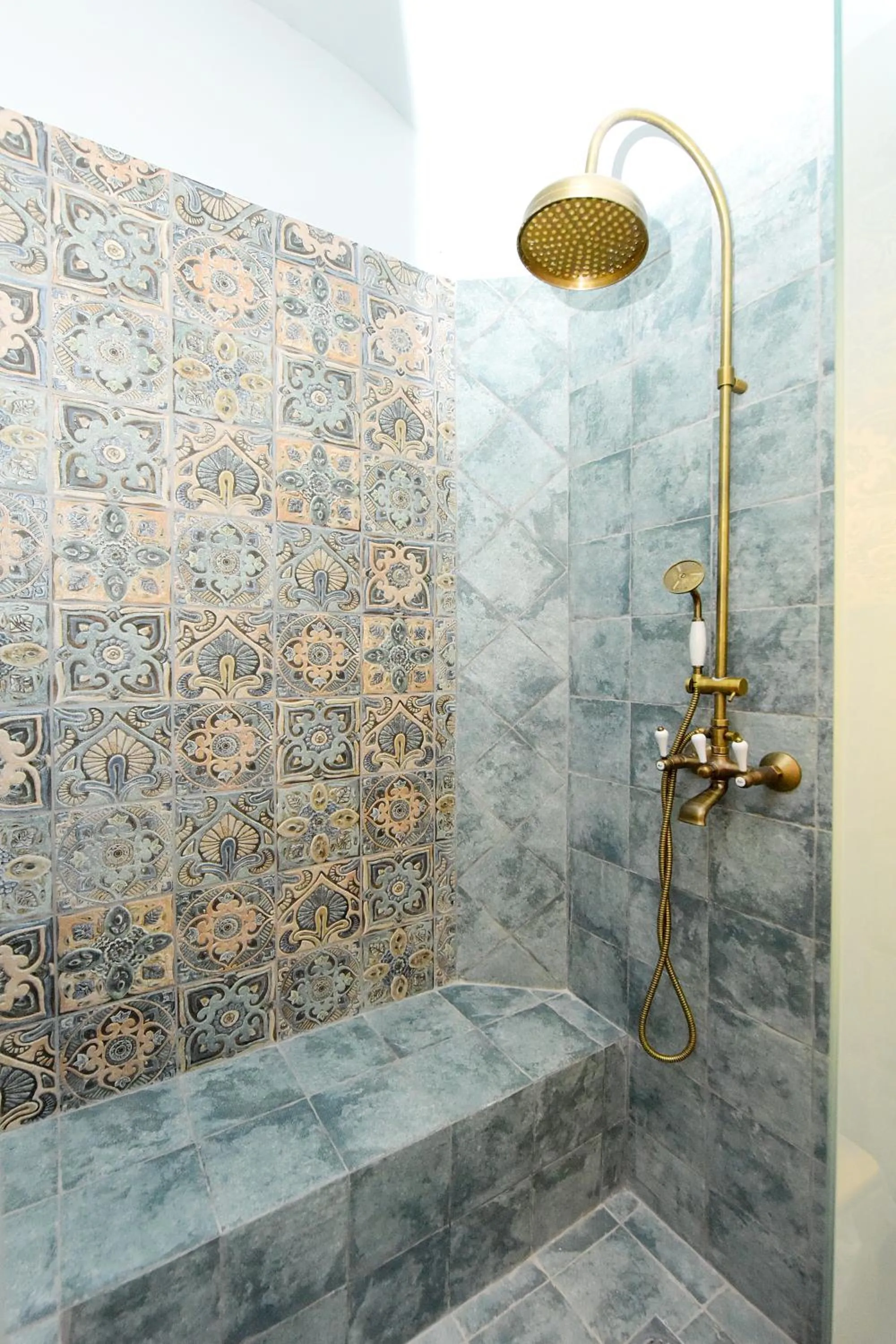 Shower in Elaia-Fos