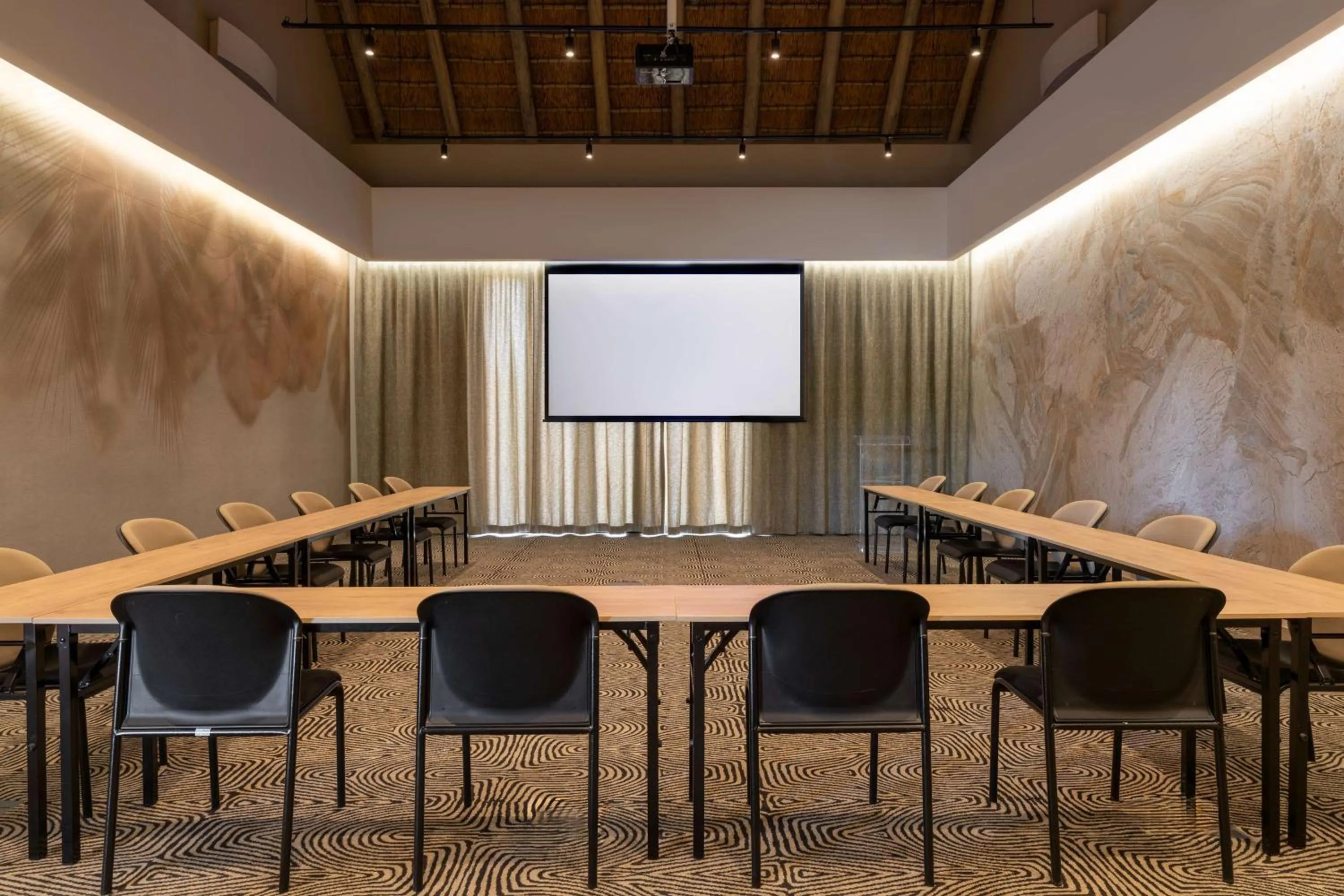 Meeting/conference room in Radisson Safari Hotel Hoedspruit