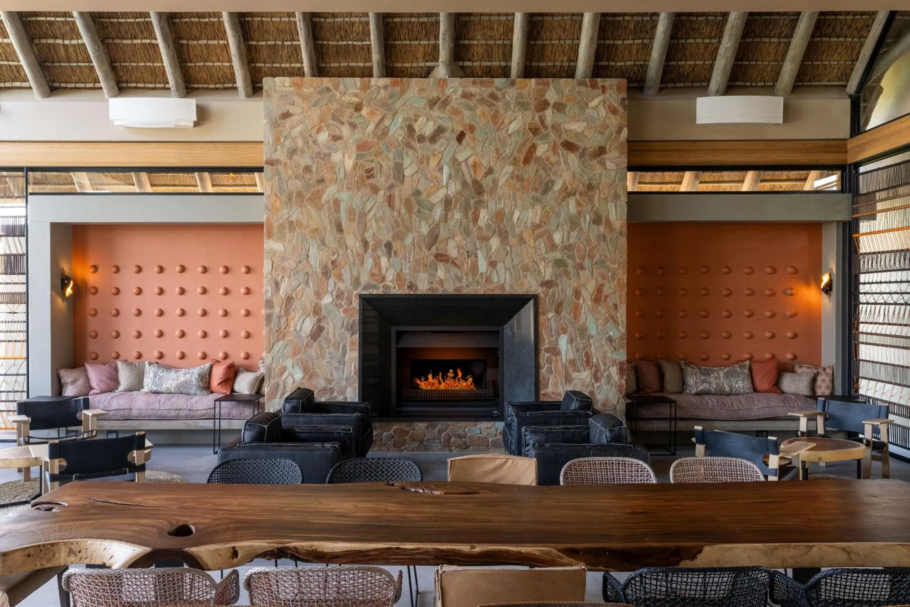 Lounge or bar in Radisson Safari Hotel Hoedspruit