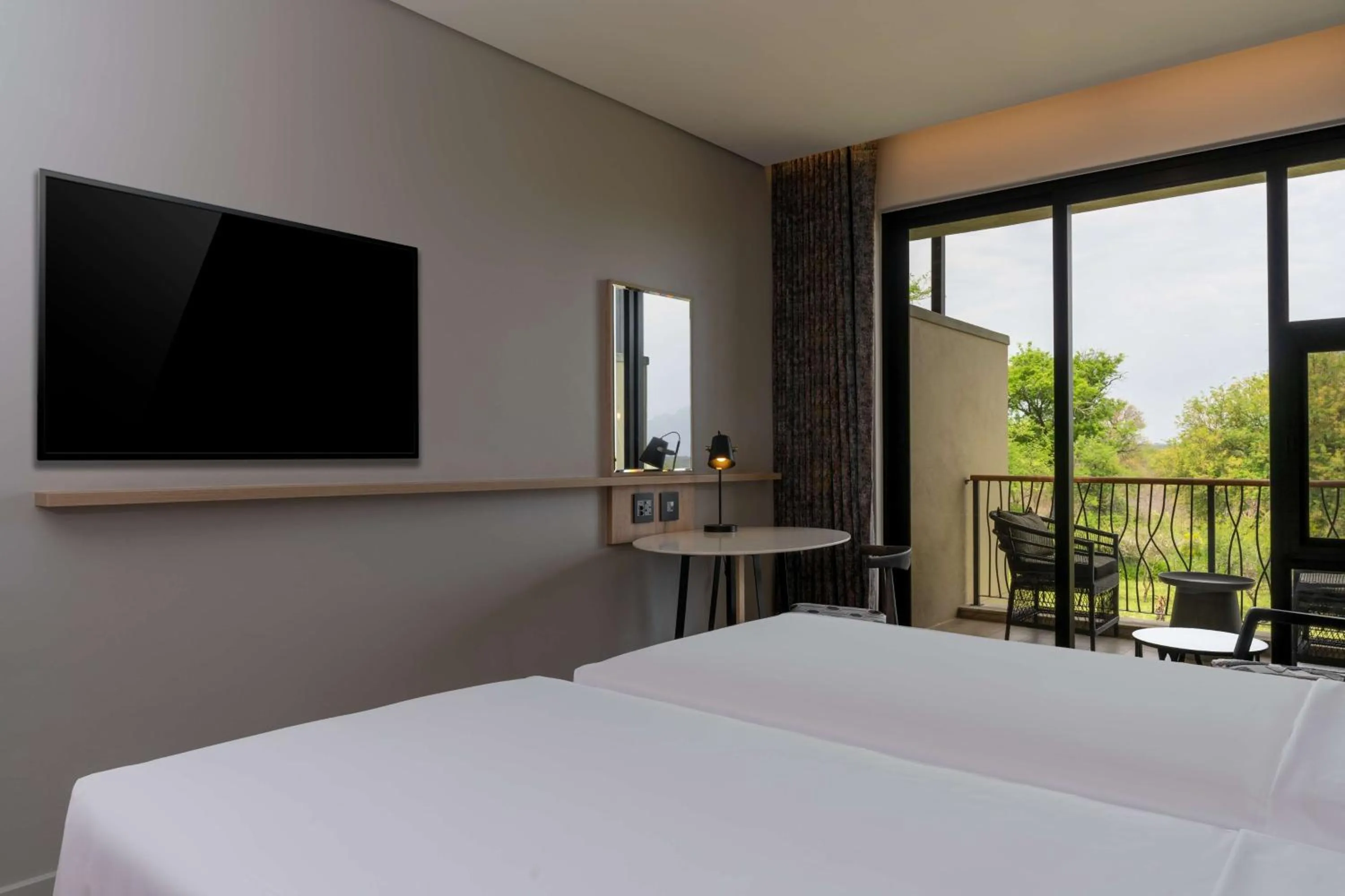 Bedroom, Bed in Radisson Safari Hotel Hoedspruit