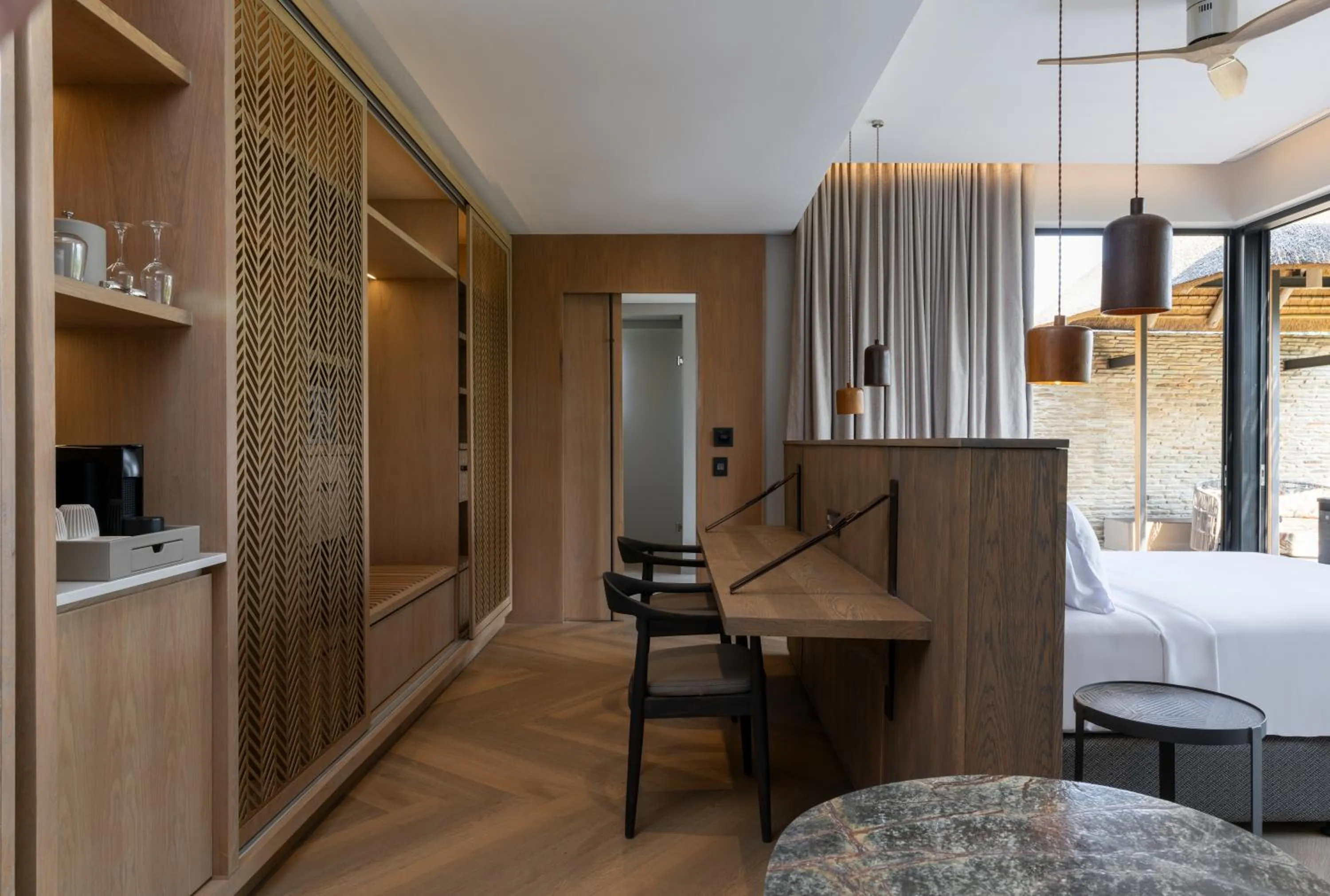 Coffee/tea facilities, Bed in Radisson Safari Hotel Hoedspruit