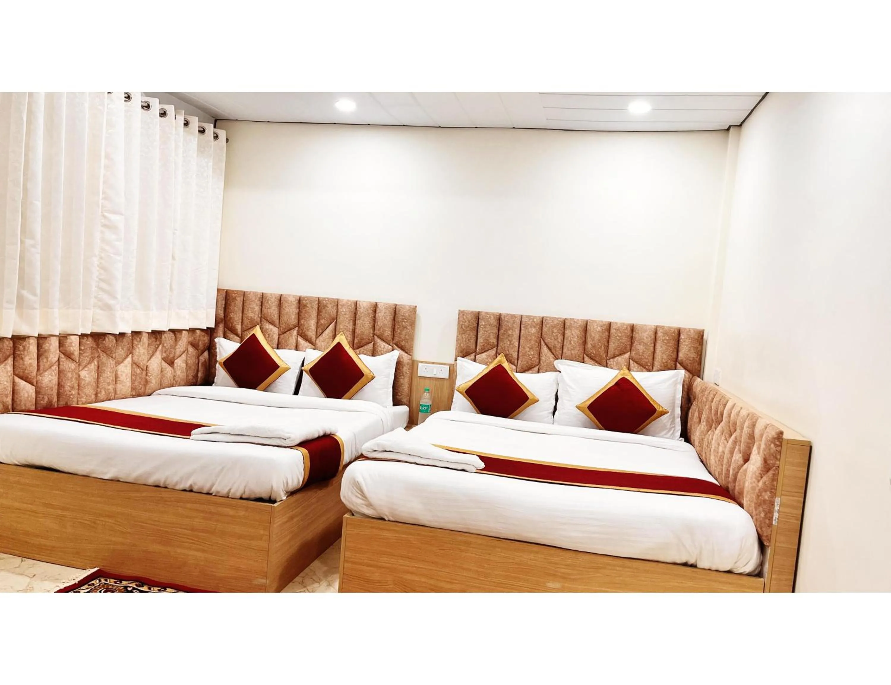 Bed in Shri Ram Paying Guest House Premium Rooms
