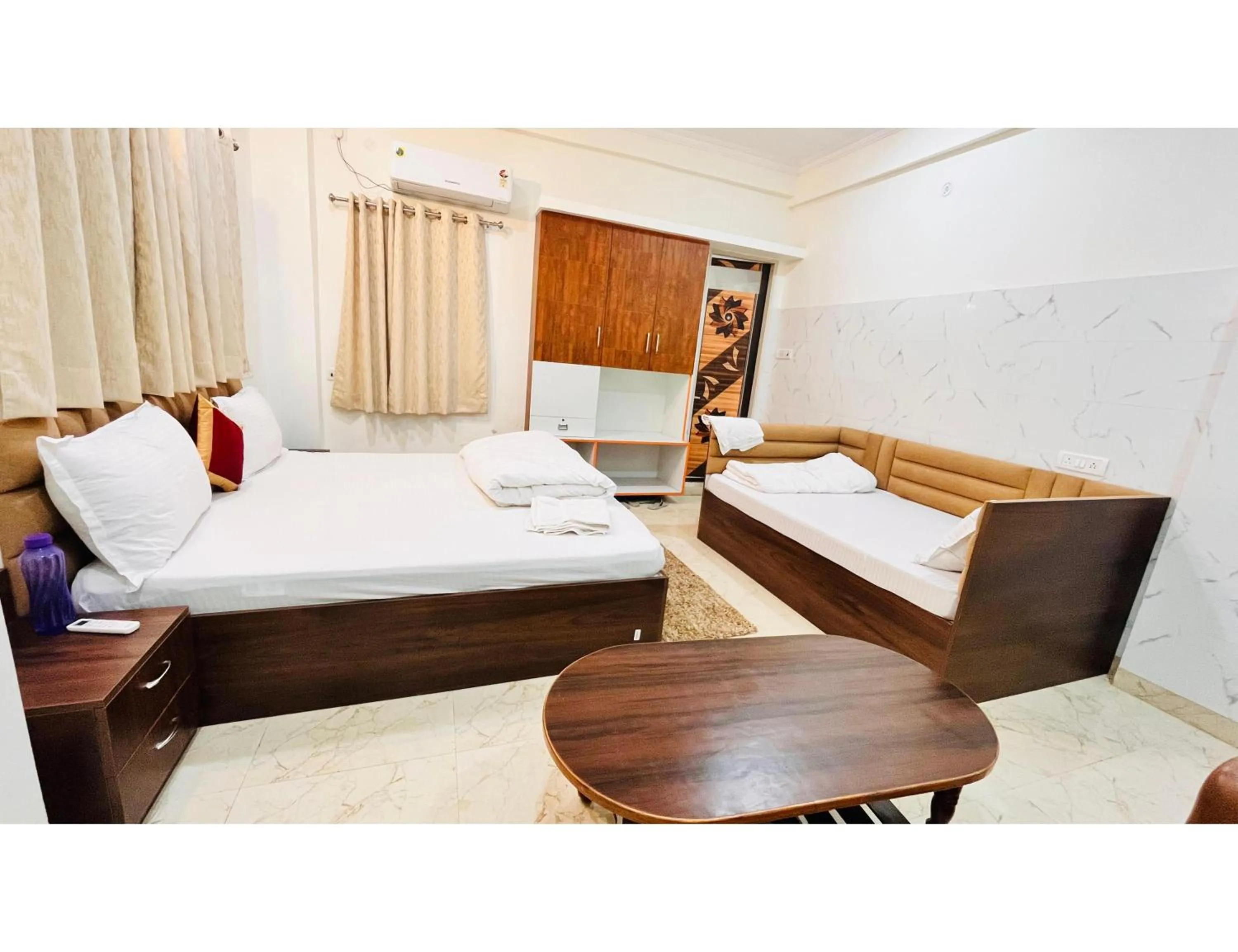 Bed in Shri Ram Paying Guest House Premium Rooms