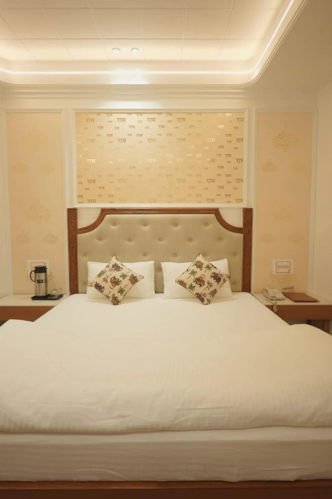 Bed in Shri Ram Paying Guest House Premium Rooms