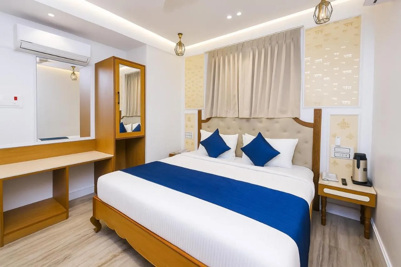 Bed in Shri Ram Paying Guest House Premium Rooms